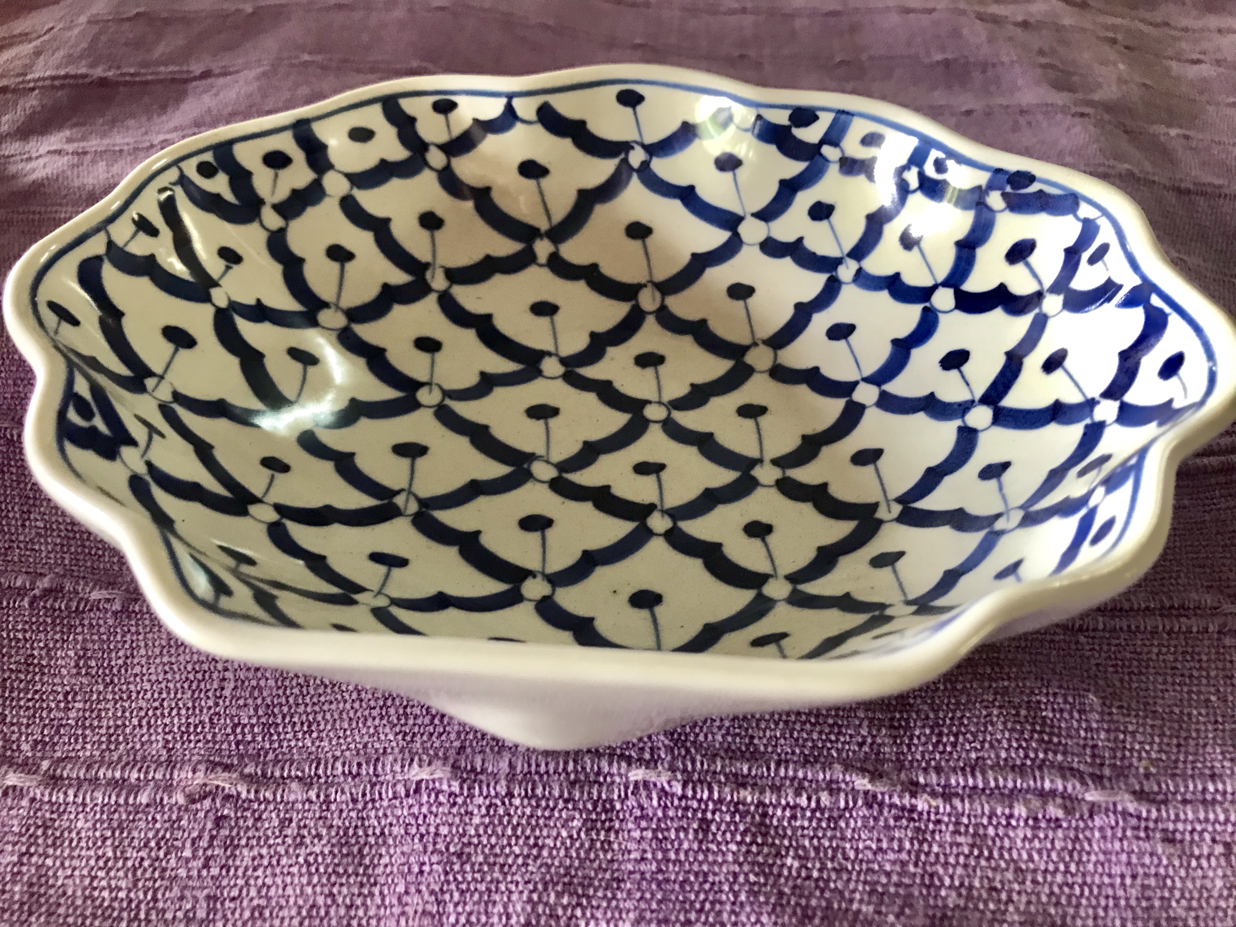 ถ้วยทรงหอยลายไทย