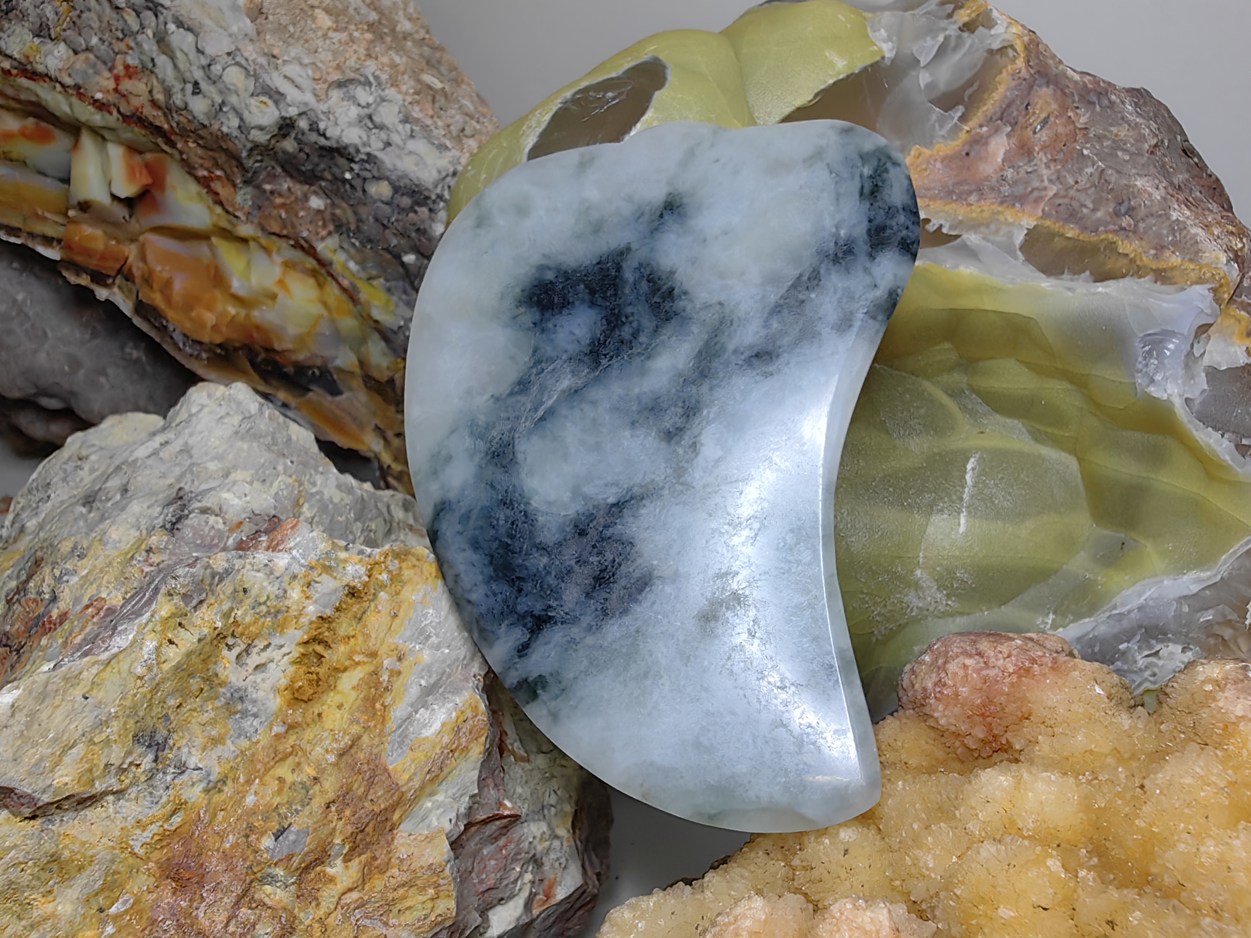 Guasha Face Massage Jade หยกกัวซานวดหน้า