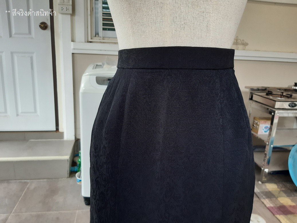 กระโปรงดำจีบหน้า