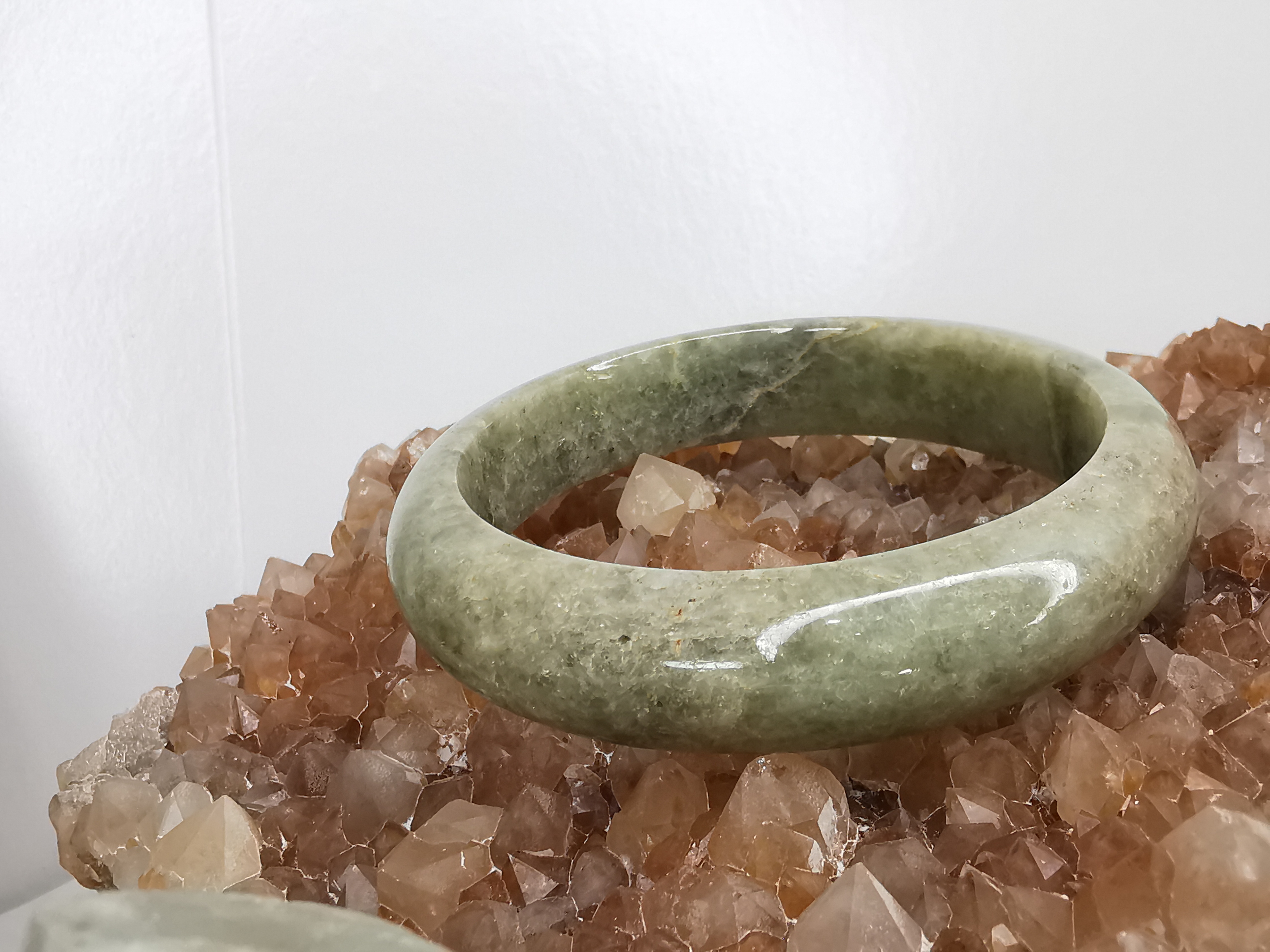 Green Yellow Jade Bangle กำไลหยกเจไดต์แท้ Diameter/ เส้นผ่านศูนย์กลางด้านใน 57 mm.