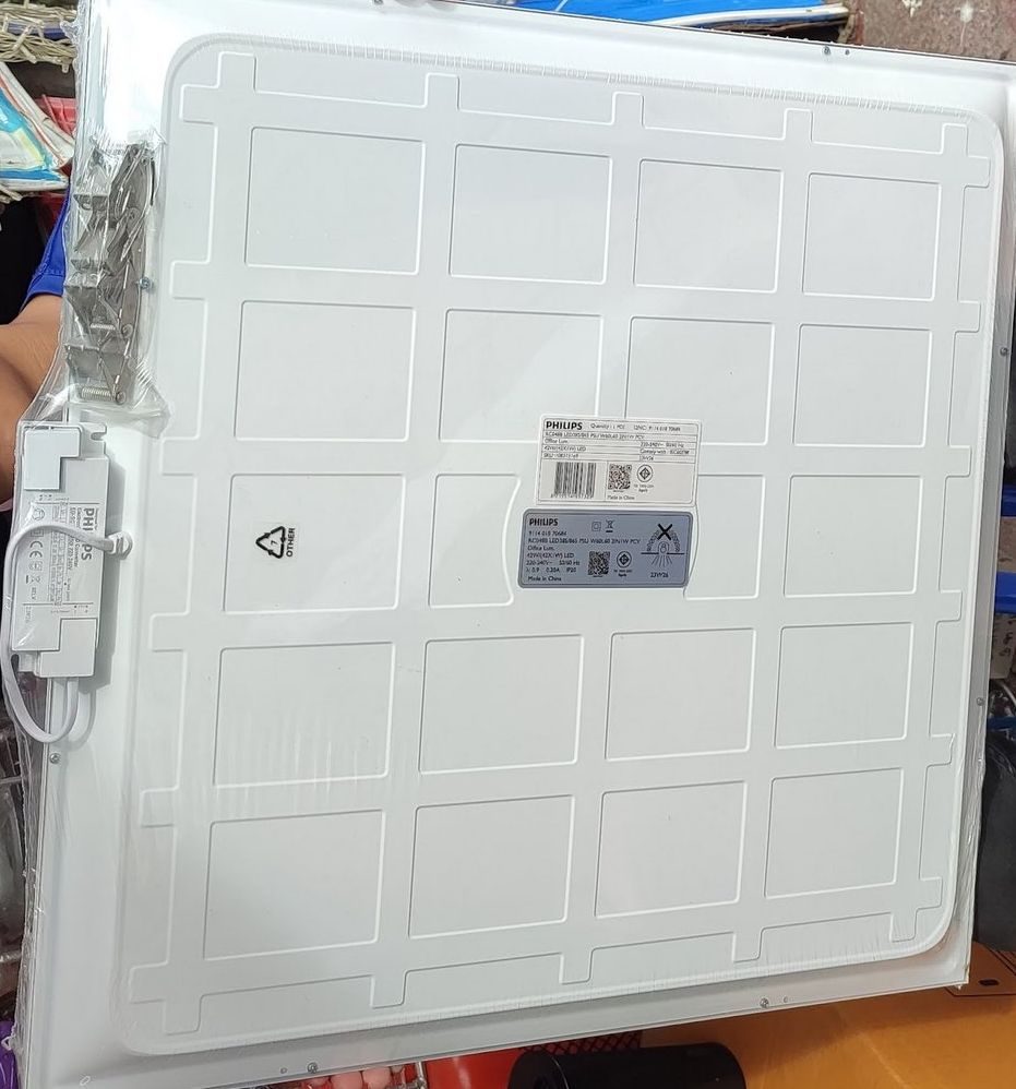 โคมไฟพาแนล LED Panel Philips รุ่น RC048B 3800lm 42w ขนาด60X60 พร้อมคลิป พร้อม อะแดปเตอร์อยู่ด้านนอก