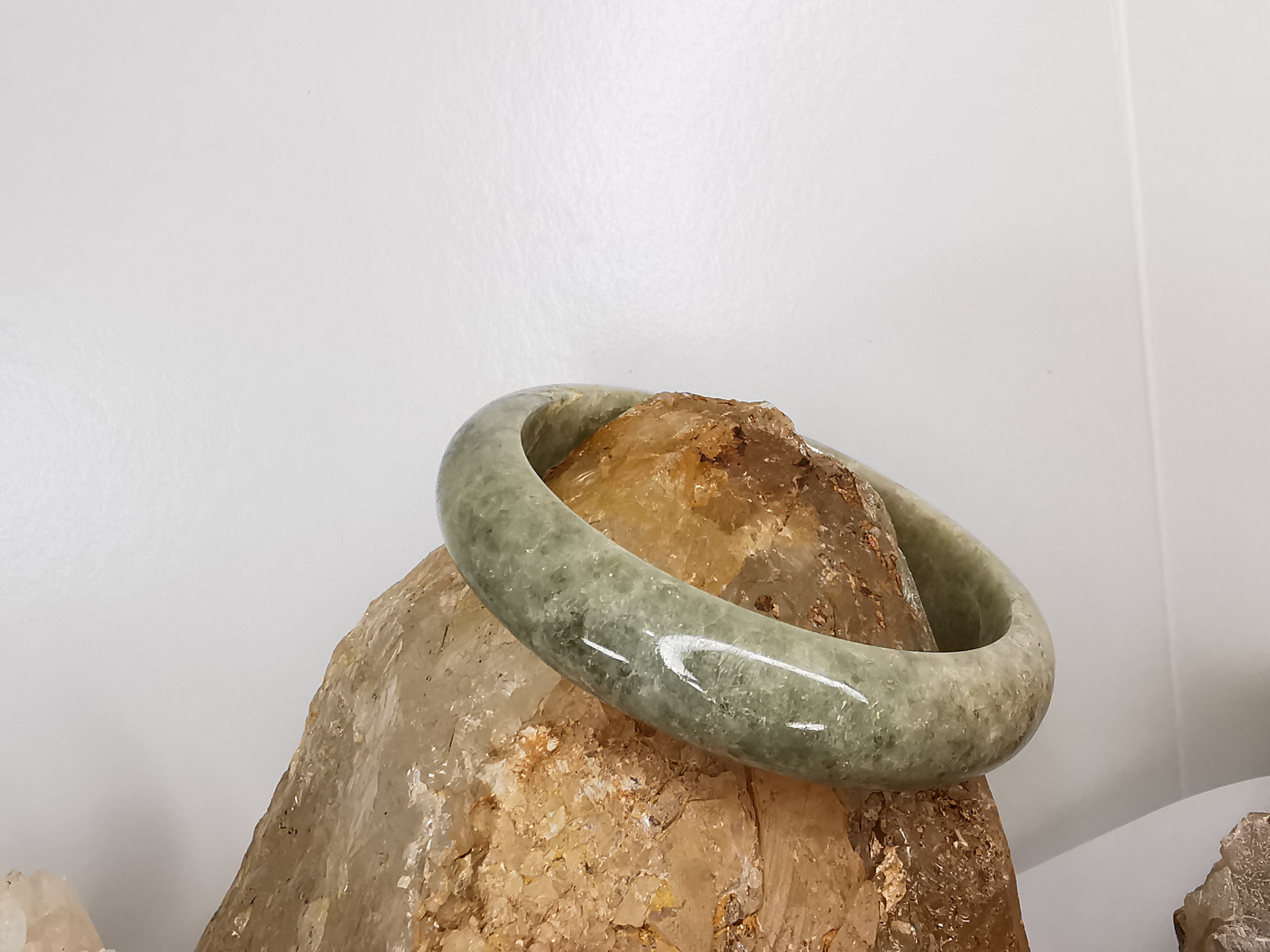 Green Yellow Jade Bangle กำไลหยกเจไดต์แท้ Diameter/ เส้นผ่านศูนย์กลางด้านใน 57 mm.