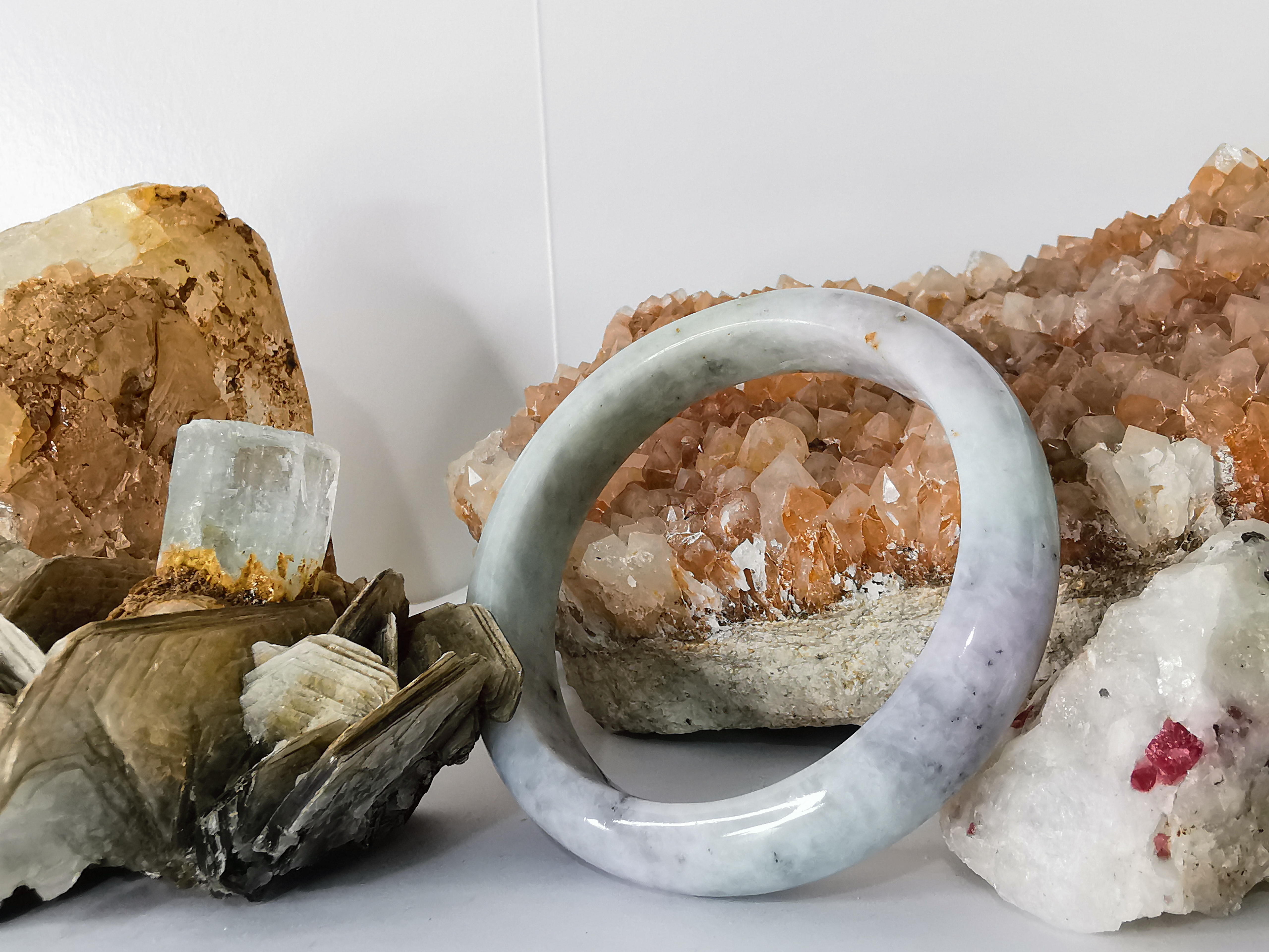 Violet Green Red Jade Bangle กำไลหยกเจไดต์แท้ Diameter/ เส้นผ่านศูนย์กลางด้านใน 63 mm.