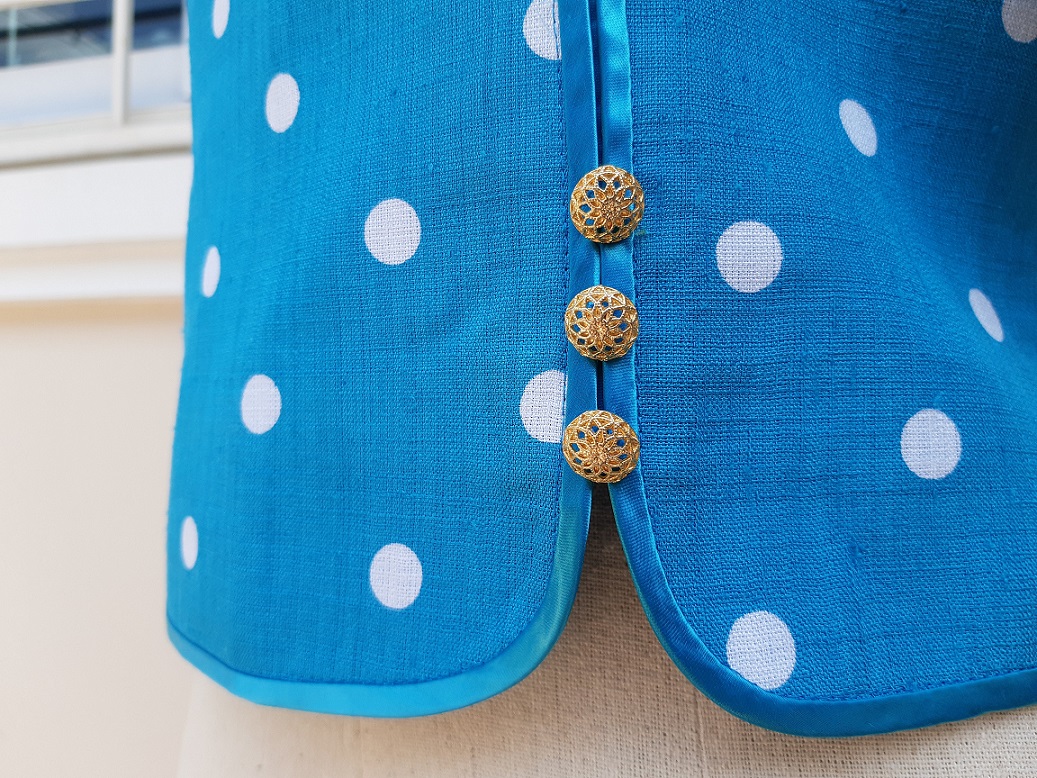 เสื้อสีฟ้าสดลาย polkadots งานญี่ปุ่น