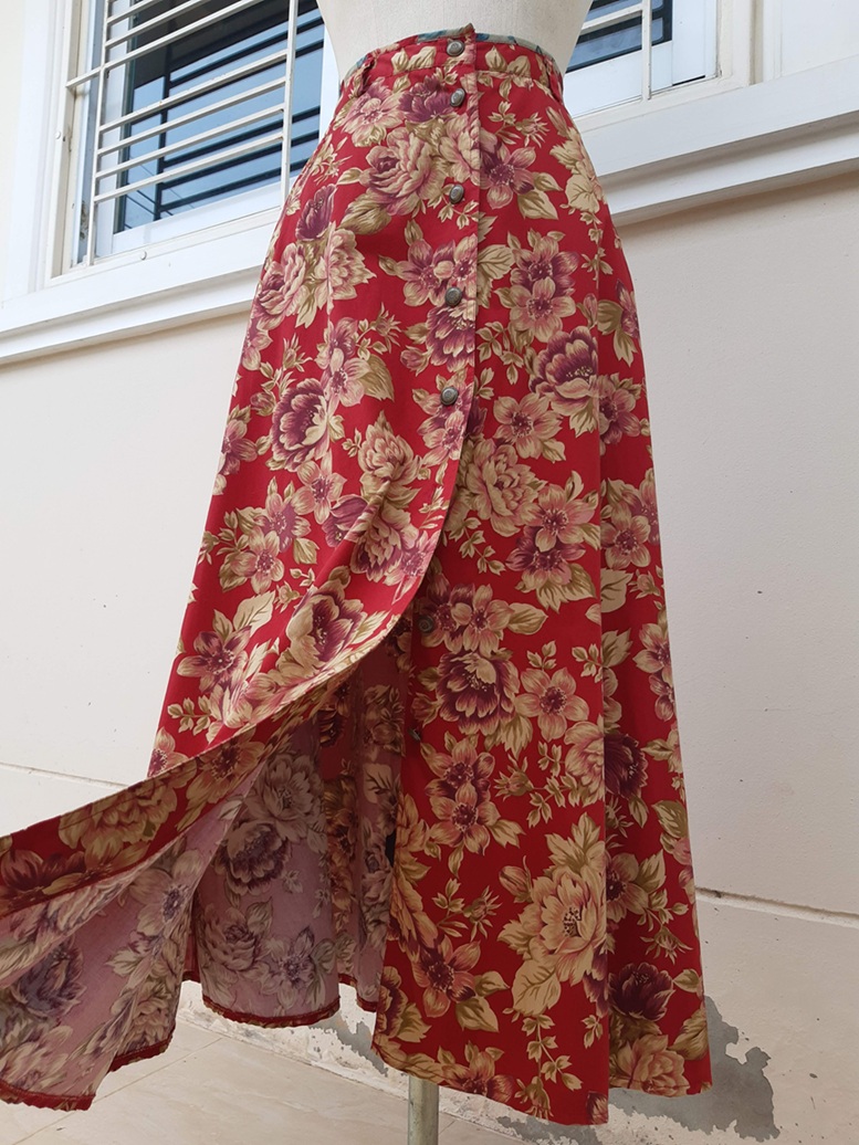 กระโปรงลายดอกกุหลาบแดง งานวินเทจแบรนด์ LizSport หายาก