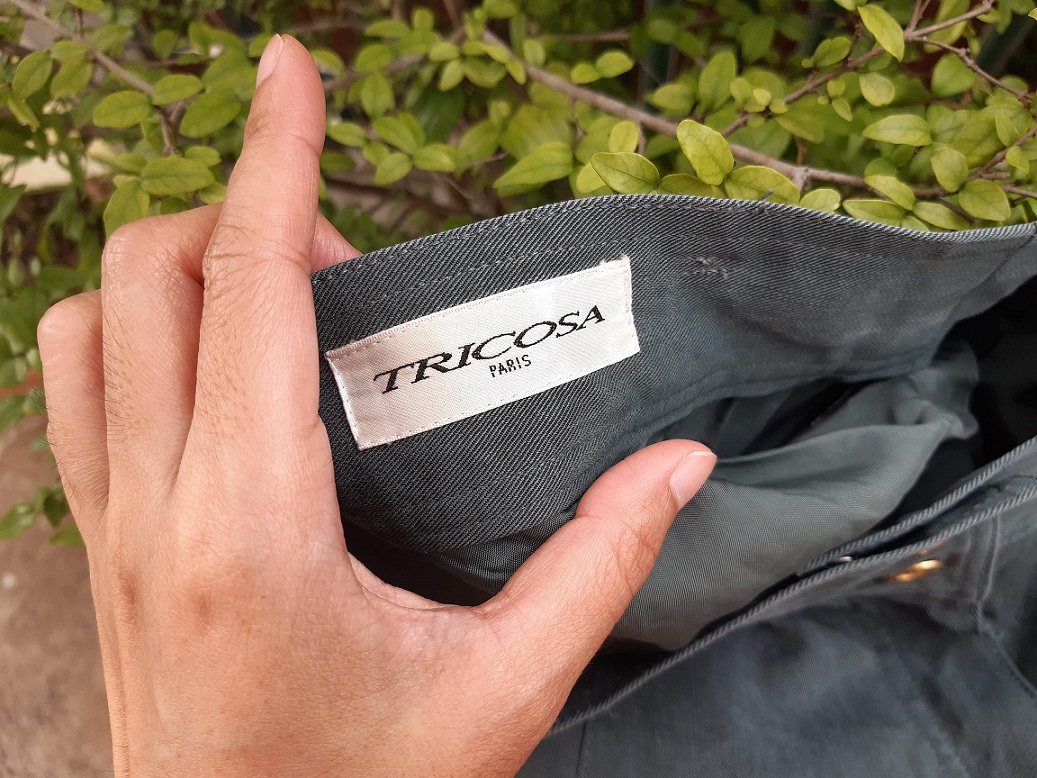 กระโปรงวินเทจสีเขียว ทรงสวย ผ้าทิ้งตัว