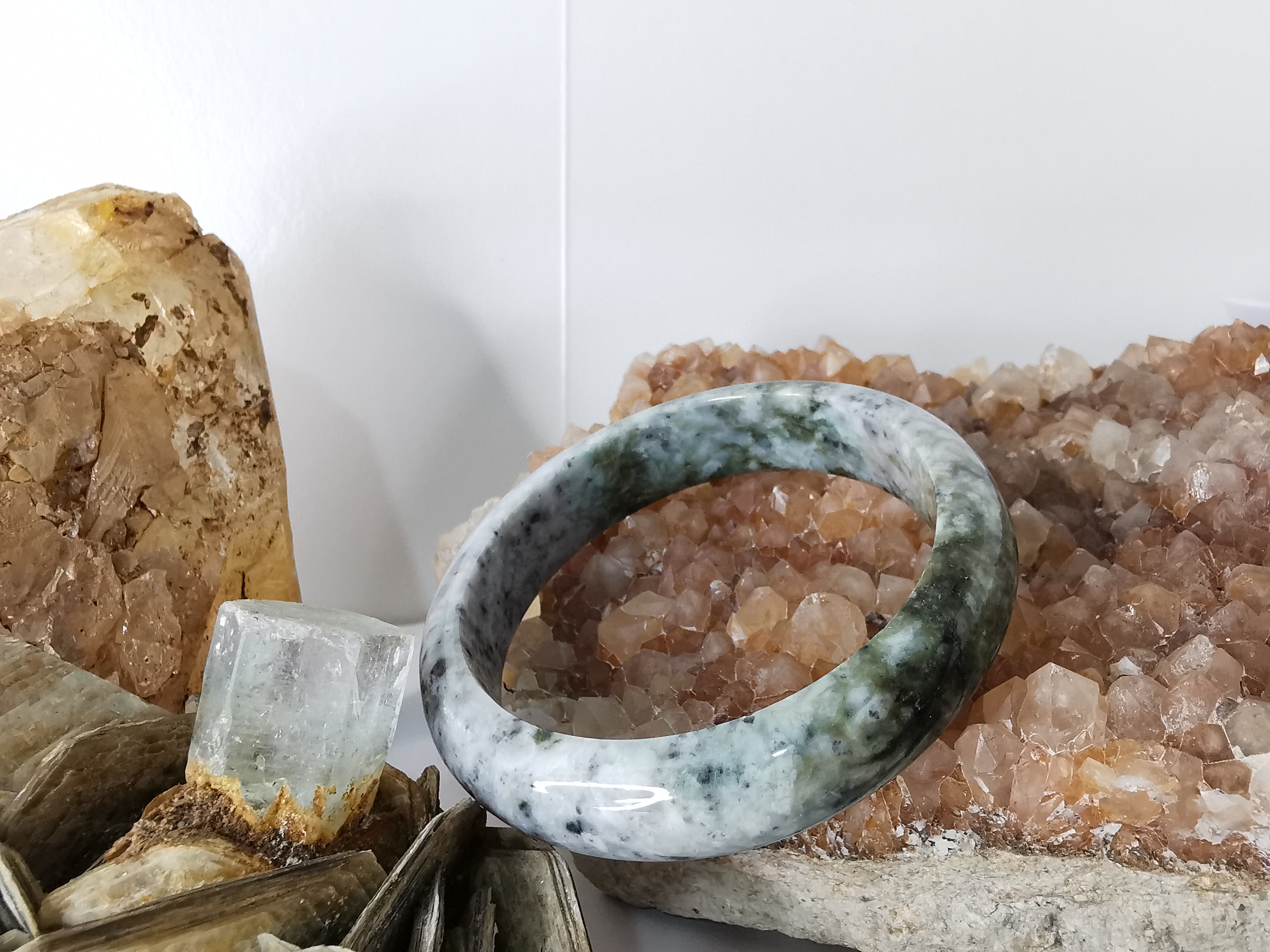 Grey Green Black Jade Bangle กำไลหยกเจไดต์แท้ Diameter/ เส้นผ่านศูนย์กลางด้านใน 59 mm.