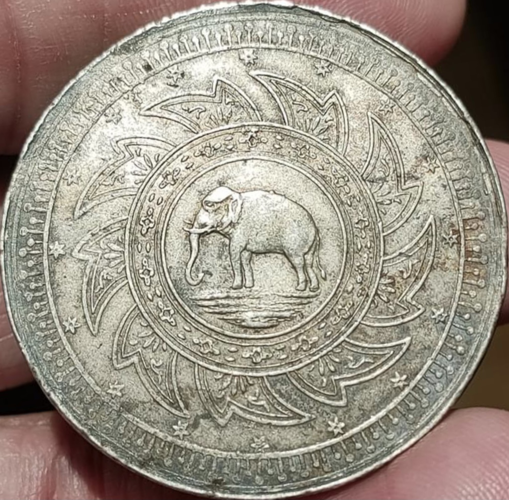 เหรียญกษาปณ์เงินพระมหามงกุฏ-ช้างในพระแสงจักร ชนิดราคา 2 บาท ในรัชสมัยรัชกาลที่ ๔