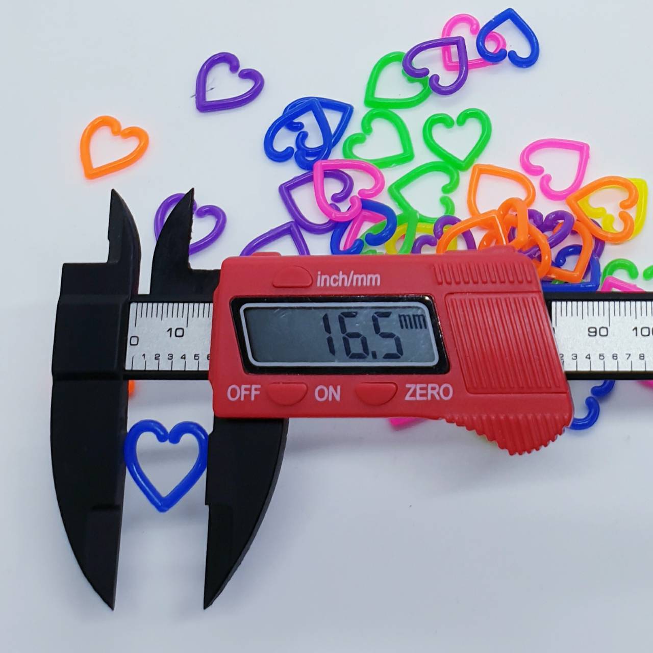 โซ่หัวใจสีสดคละสี