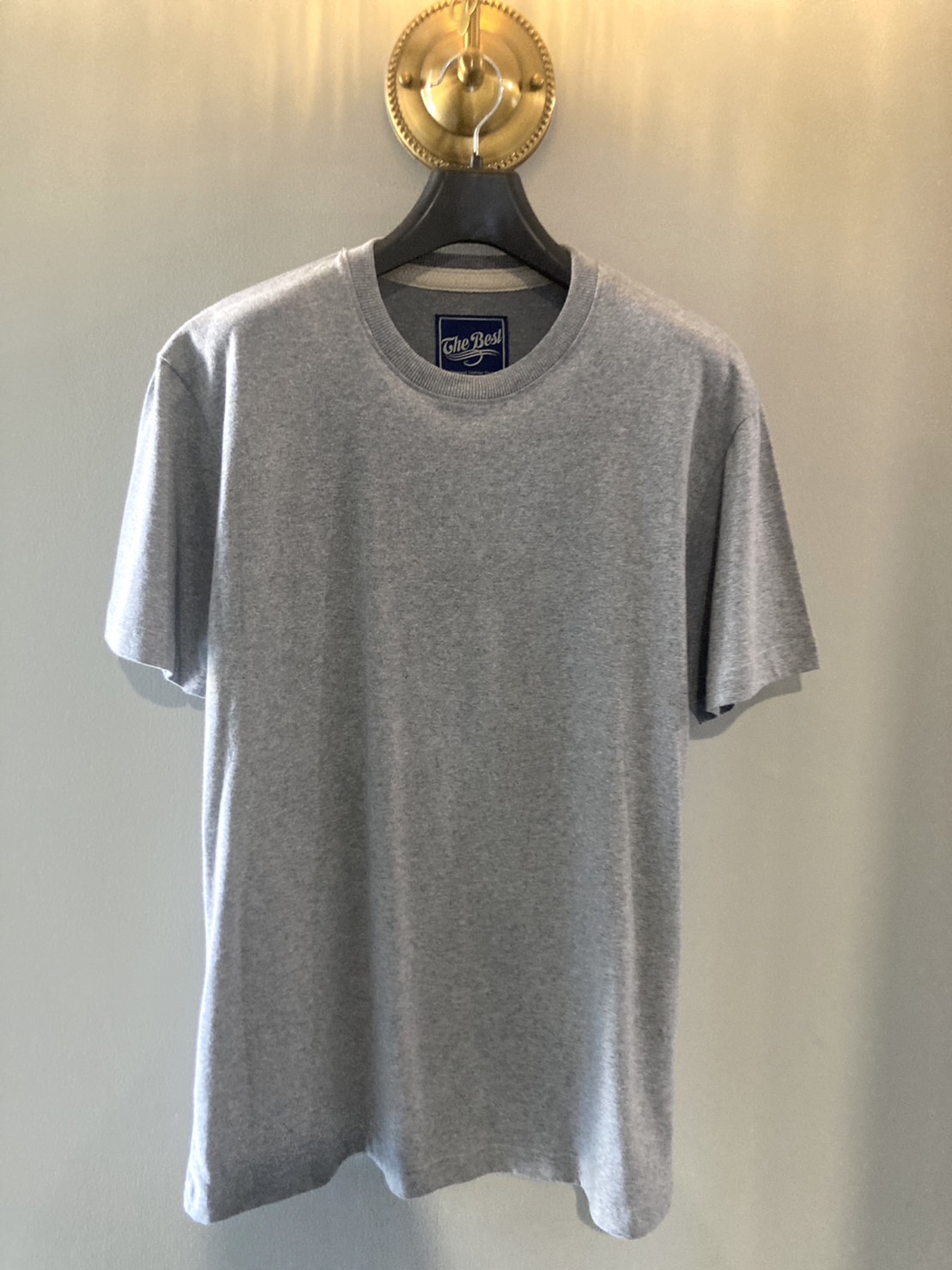 G 210298 เสื้อยืดคอกลมแขนสั้น The Best ราคาเช่า 30 บาท ต่อ 1 วัน