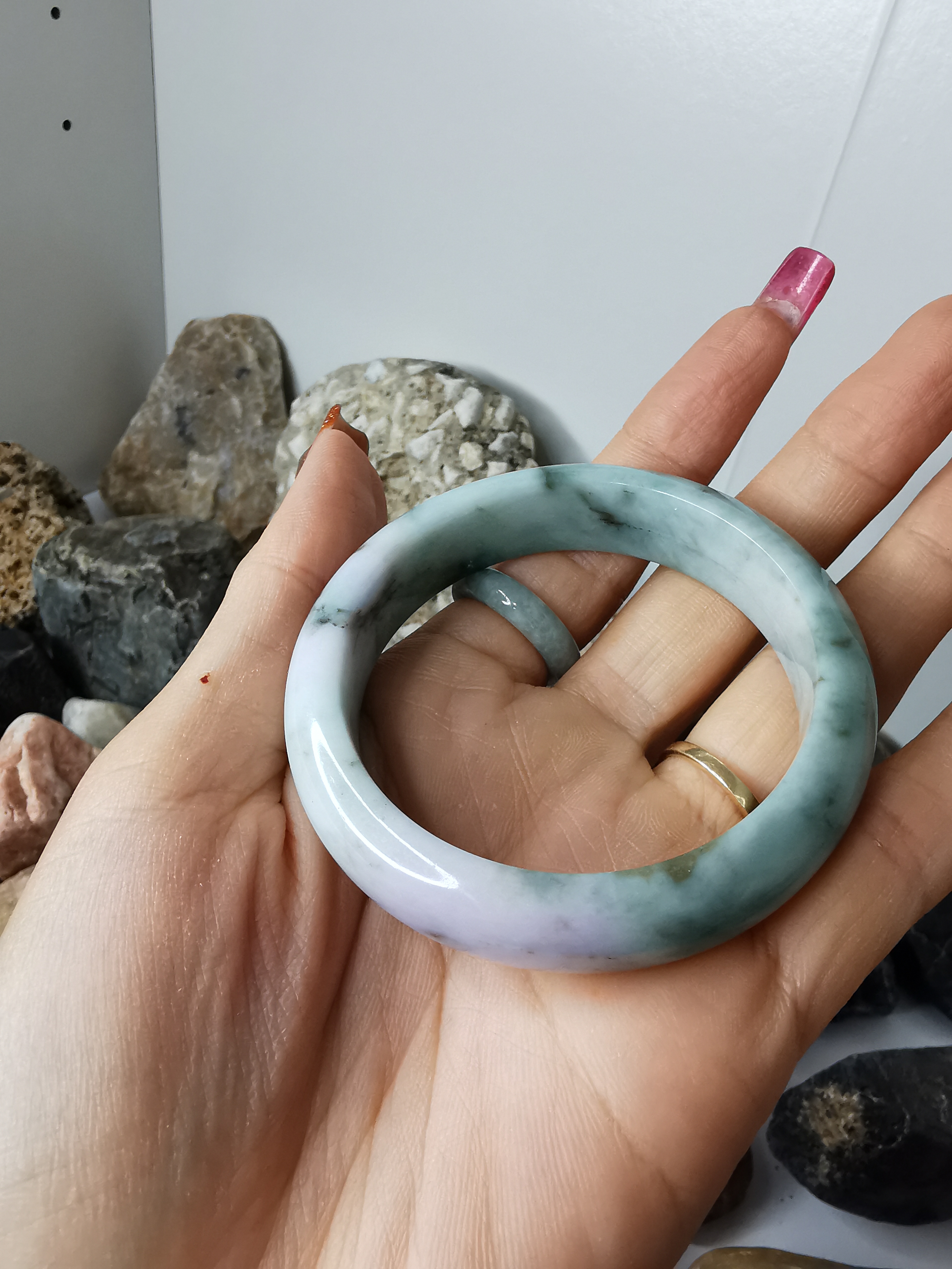 Violet Green Jade Bangle กำไลหยกเจไดต์แท้ Diameter/ เส้นผ่านศูนย์กลางด้านใน 53 mm.