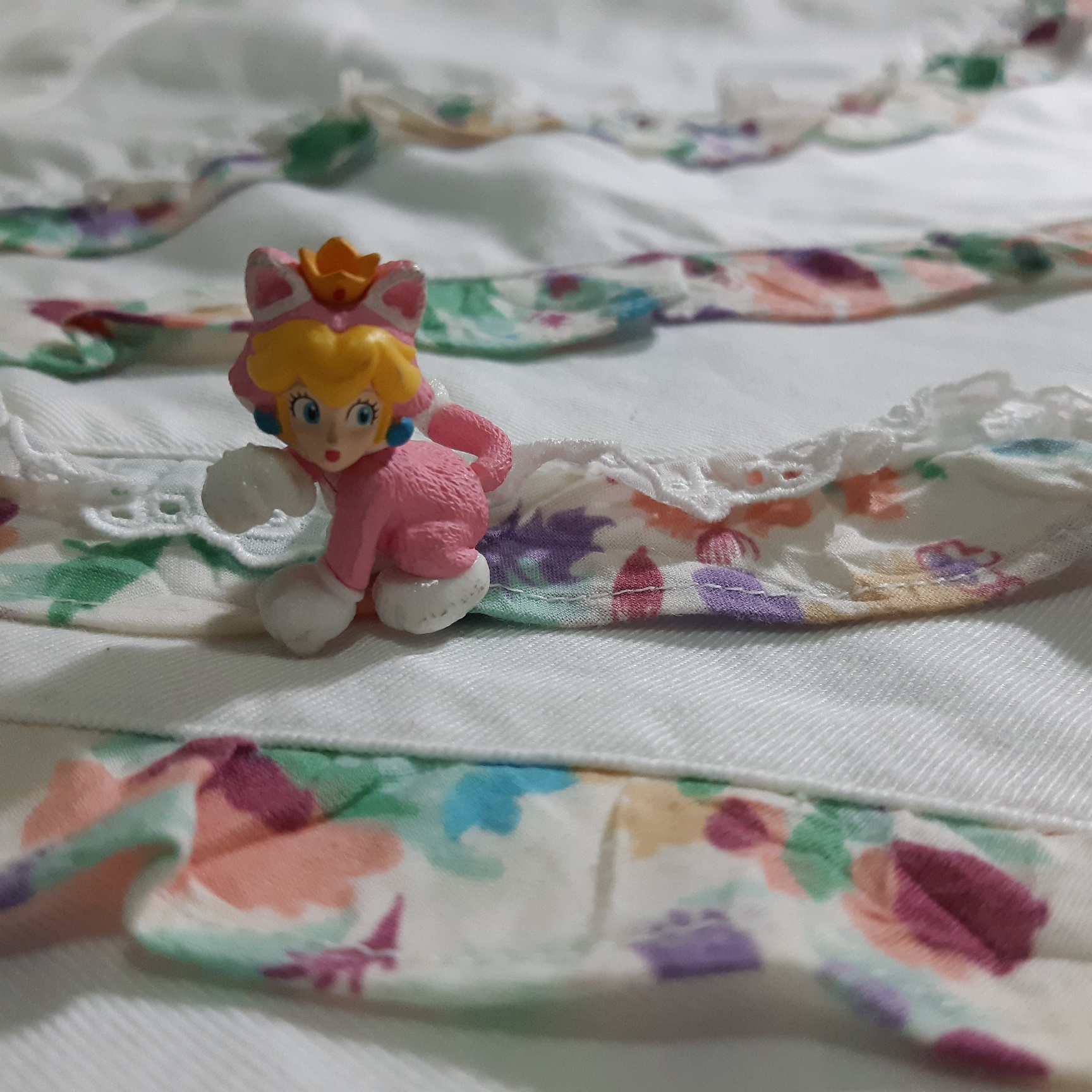 กระโปรงยีนส์สีขาว