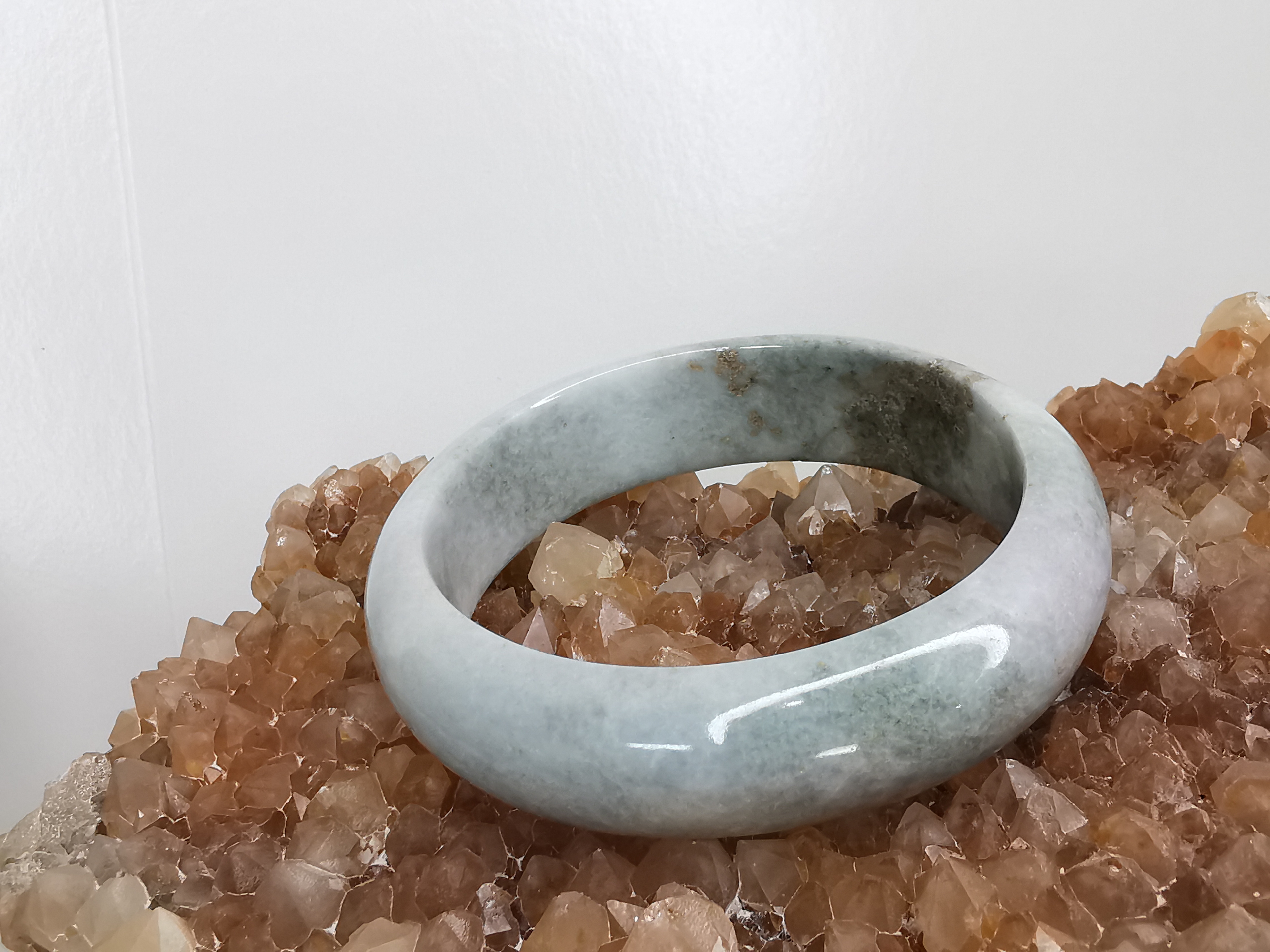 Green White Yellow Jade Bangle กำไลหยกเจไดต์แท้ Diameter/ เส้นผ่านศูนย์กลางด้านใน 59 mm.