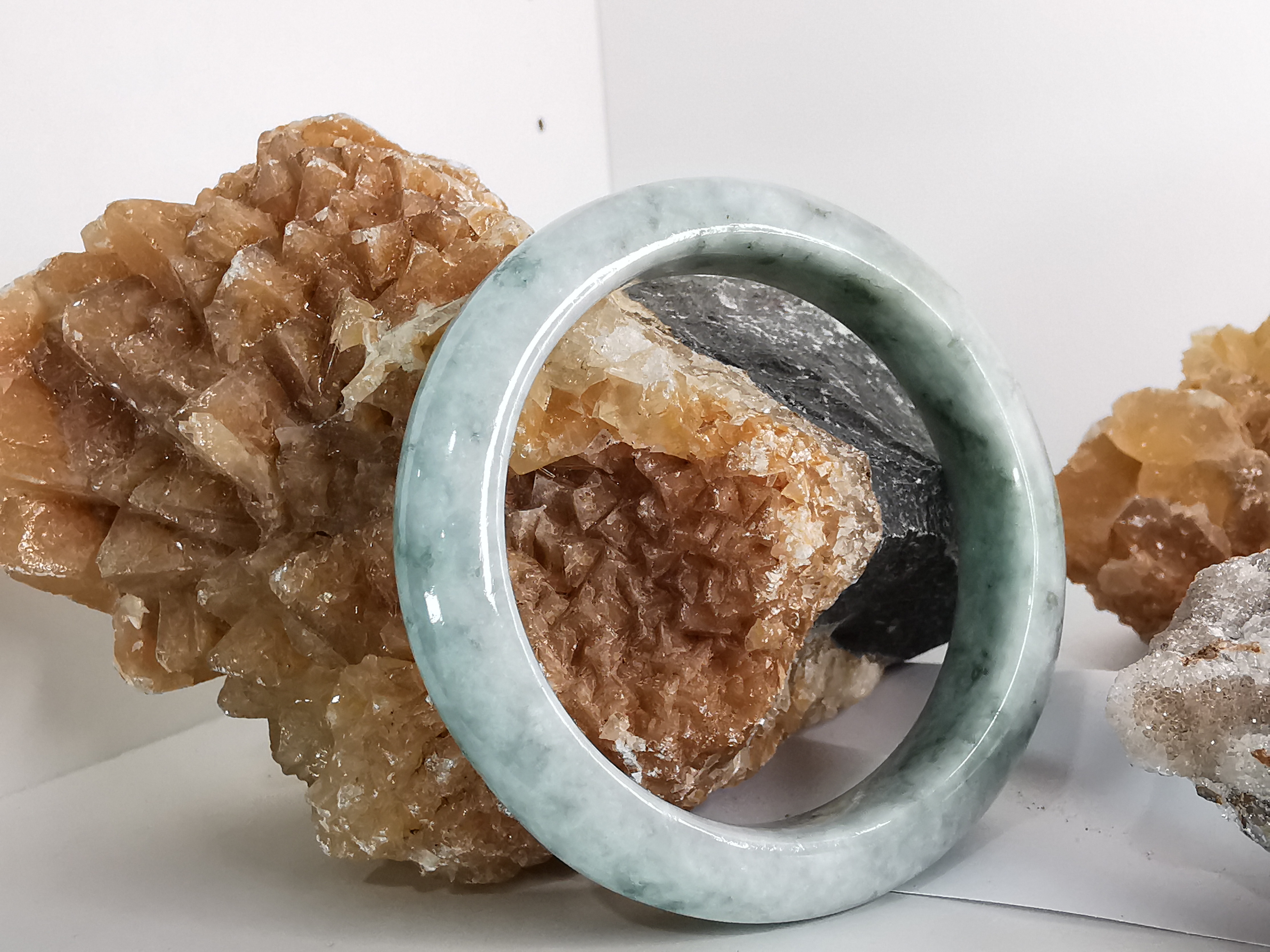 Green White Bangle กำไลหยกเจไดต์แท้ Diameter/ เส้นผ่านศูนย์กลางด้านใน 56 mm.