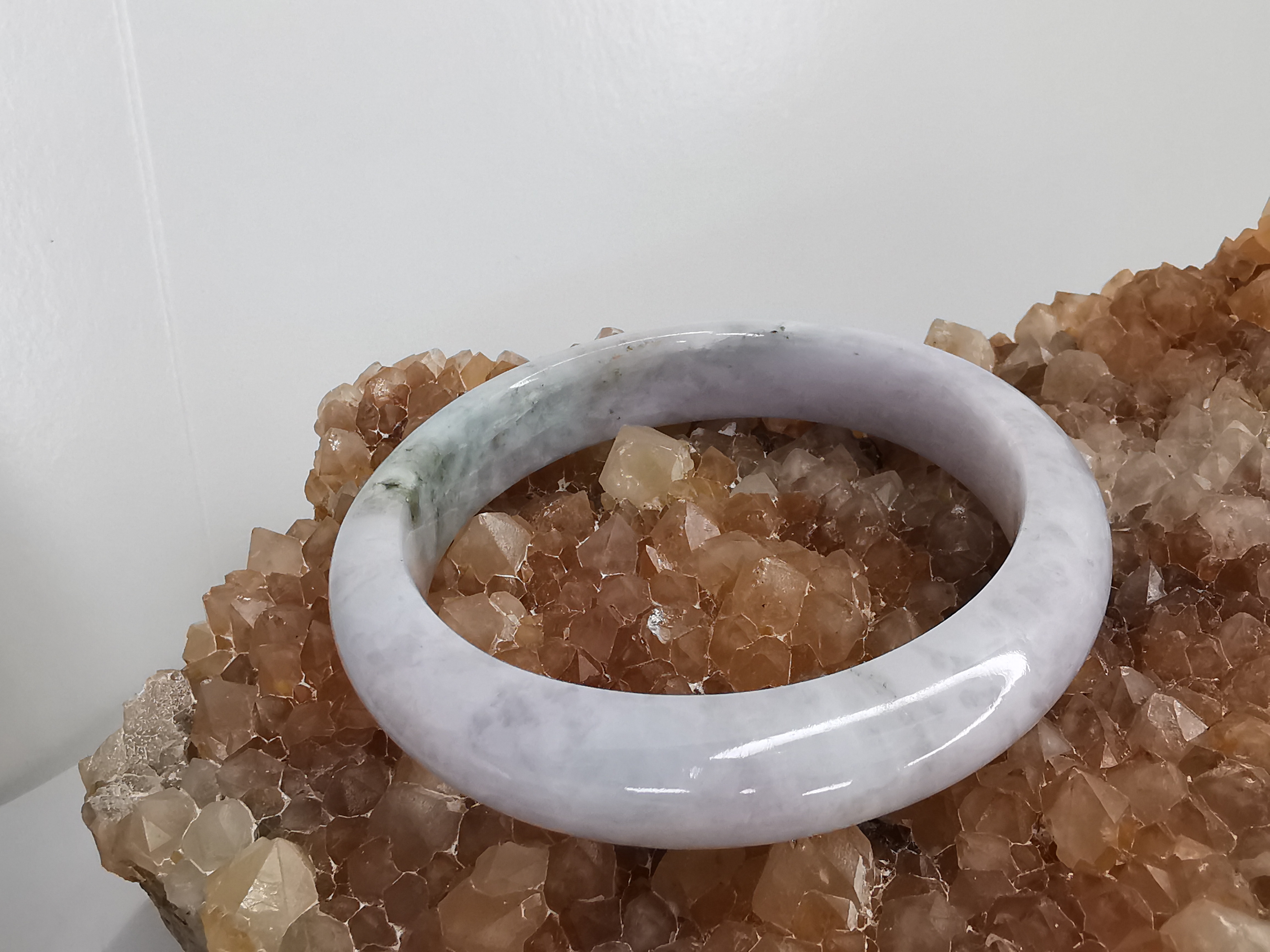 White Green Bangle กำไลหยกเจไดต์แท้ Diameter/ เส้นผ่านศูนย์กลางด้านใน 58 mm.