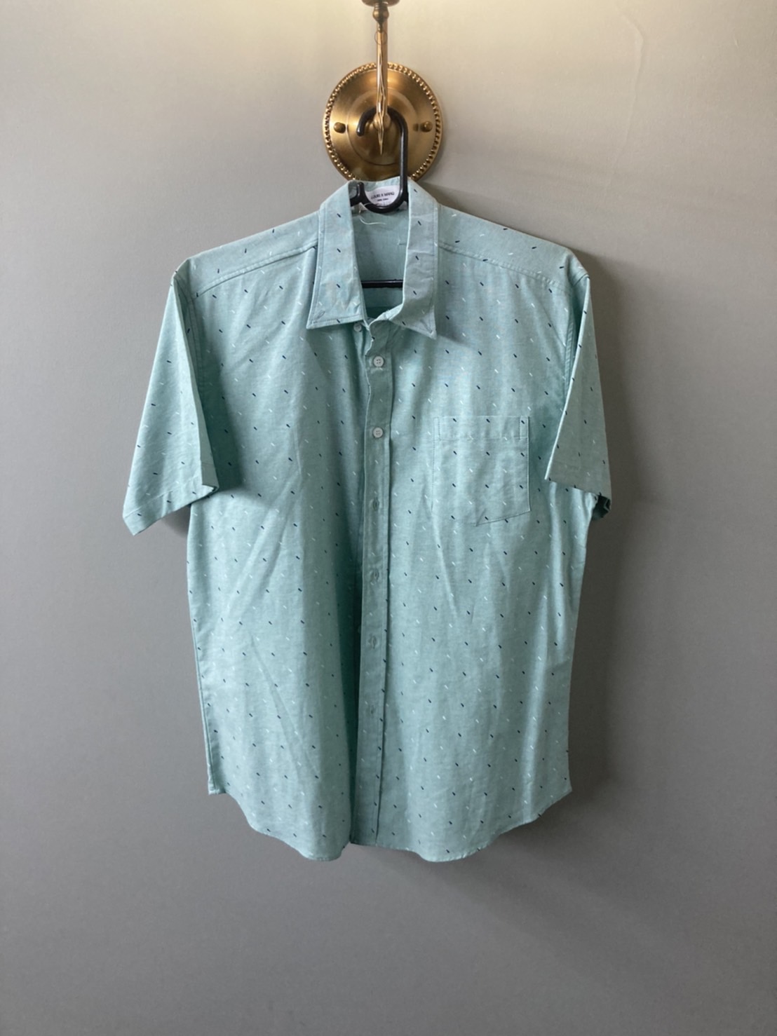 G 220286 เสื้อเชิ้ตแขนสั้น LOUIS X MARQ ราคาเช่า 35 บาท ต่อ 1 วัน