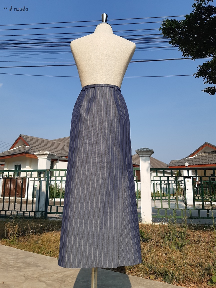 กระโปรงยาวลายทางสีน้ำเงิน
