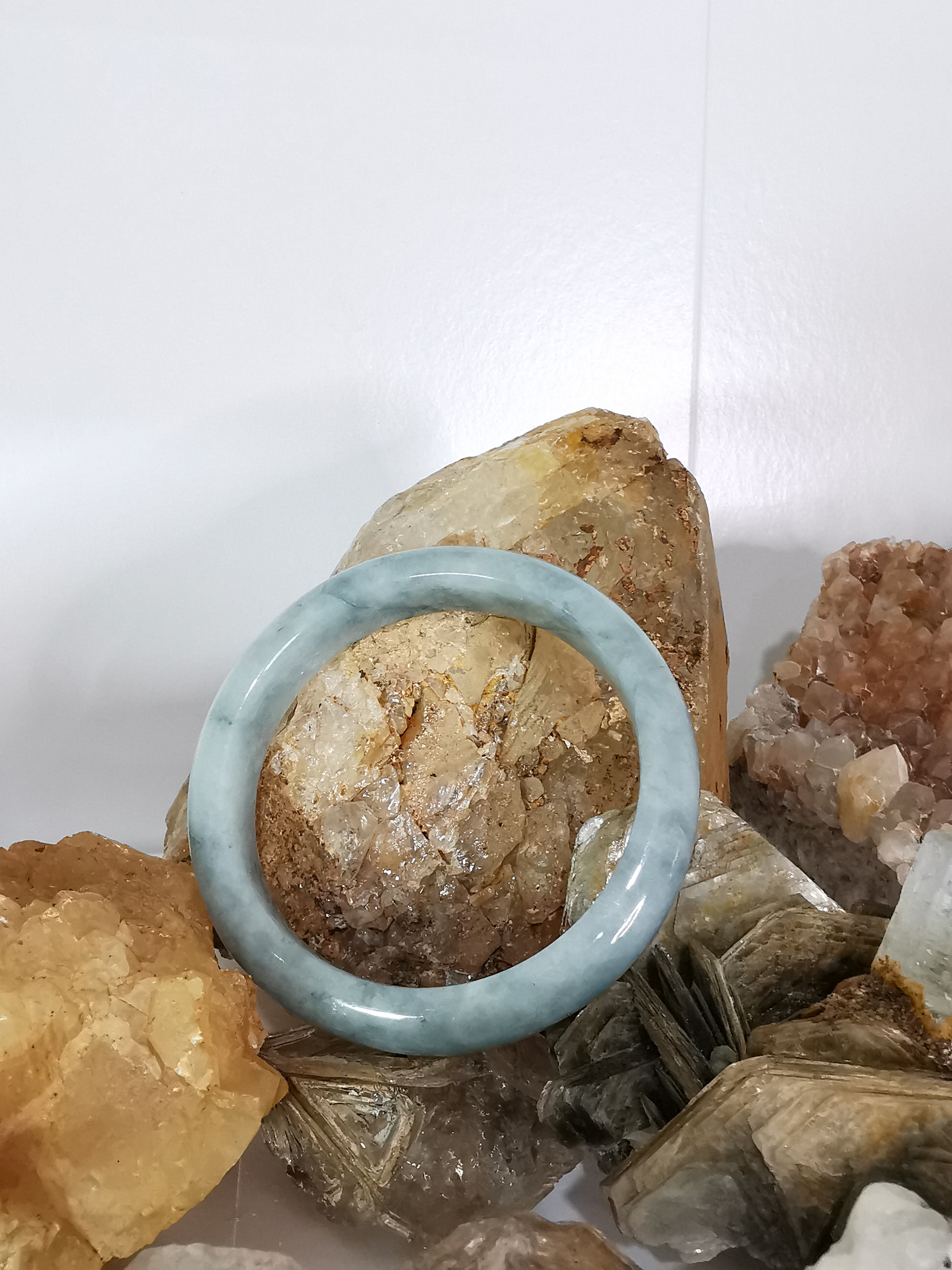 Green Bangle กำไลหยกเจไดต์แท้ Diameter/ เส้นผ่านศูนย์กลางด้านใน 59 mm.*