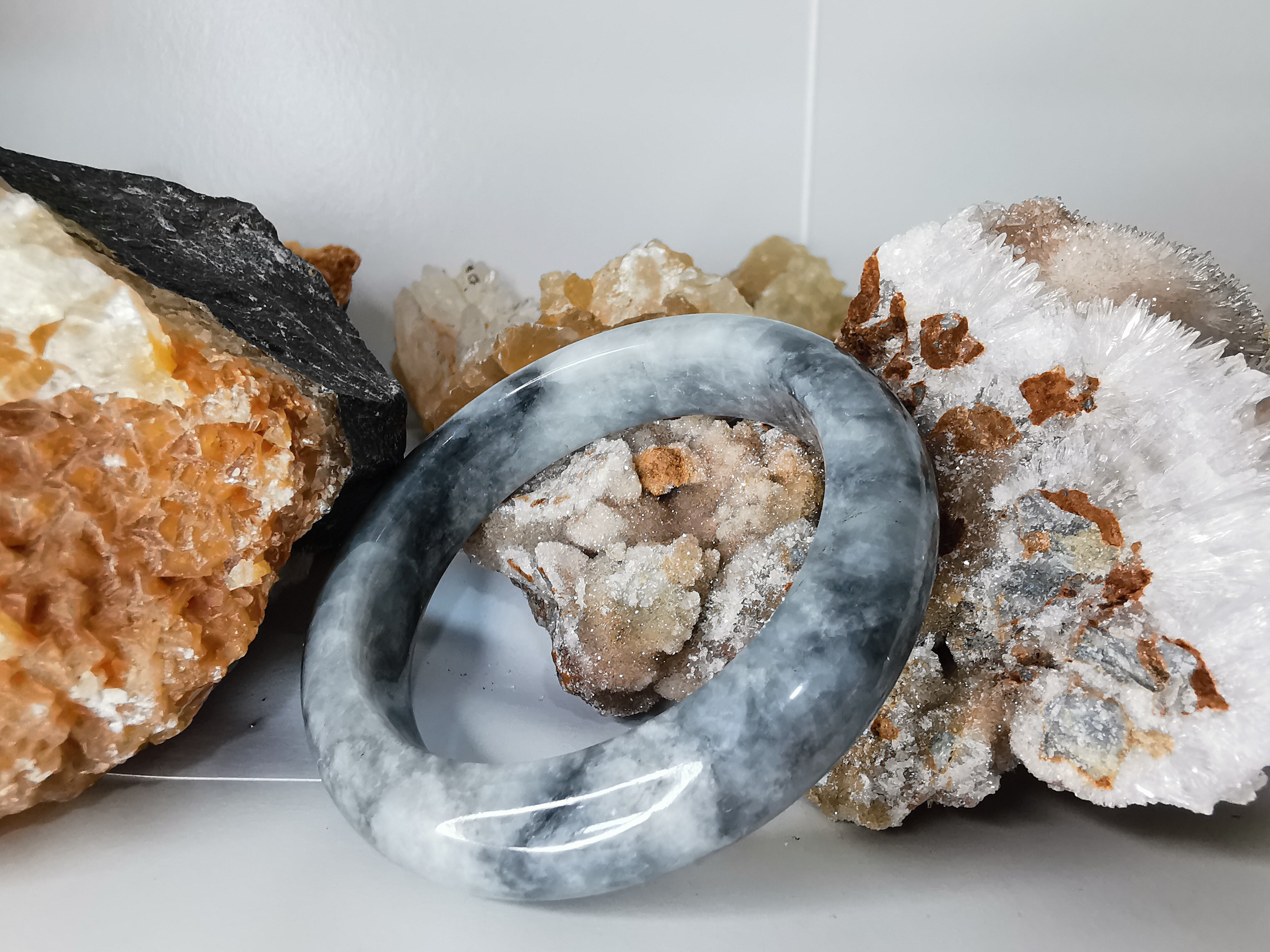 Grey Black Jade Bangle กำไลหยกเจไดต์แท้ Diameter/ เส้นผ่านศูนย์กลางด้านใน 54 mm.