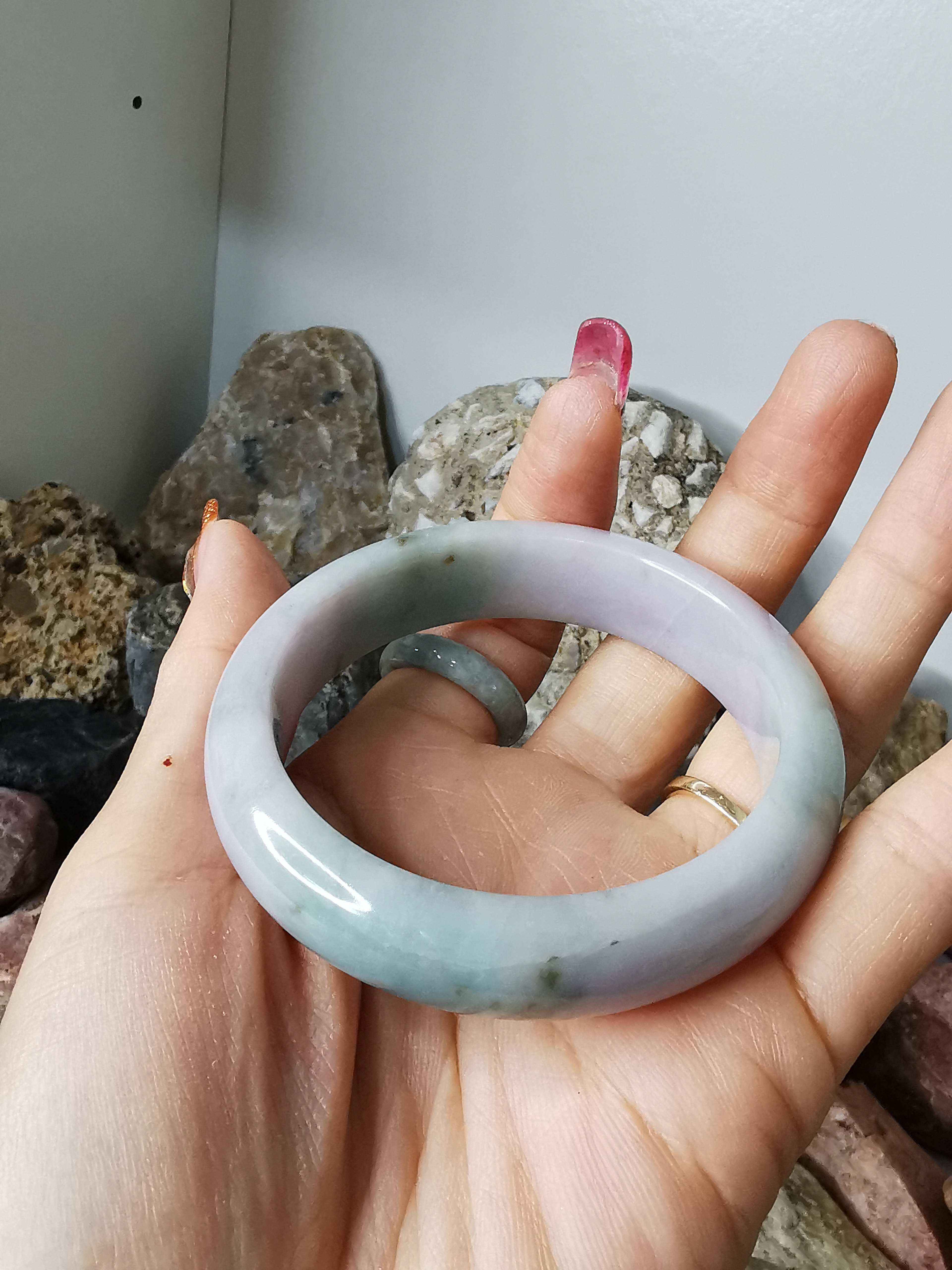 Violet Green Jadeite Bangle กำไลหยกเจไดต์แท้ Diameter/ เส้นผ่านศูนย์กลางด้านใน /size 56 mm.