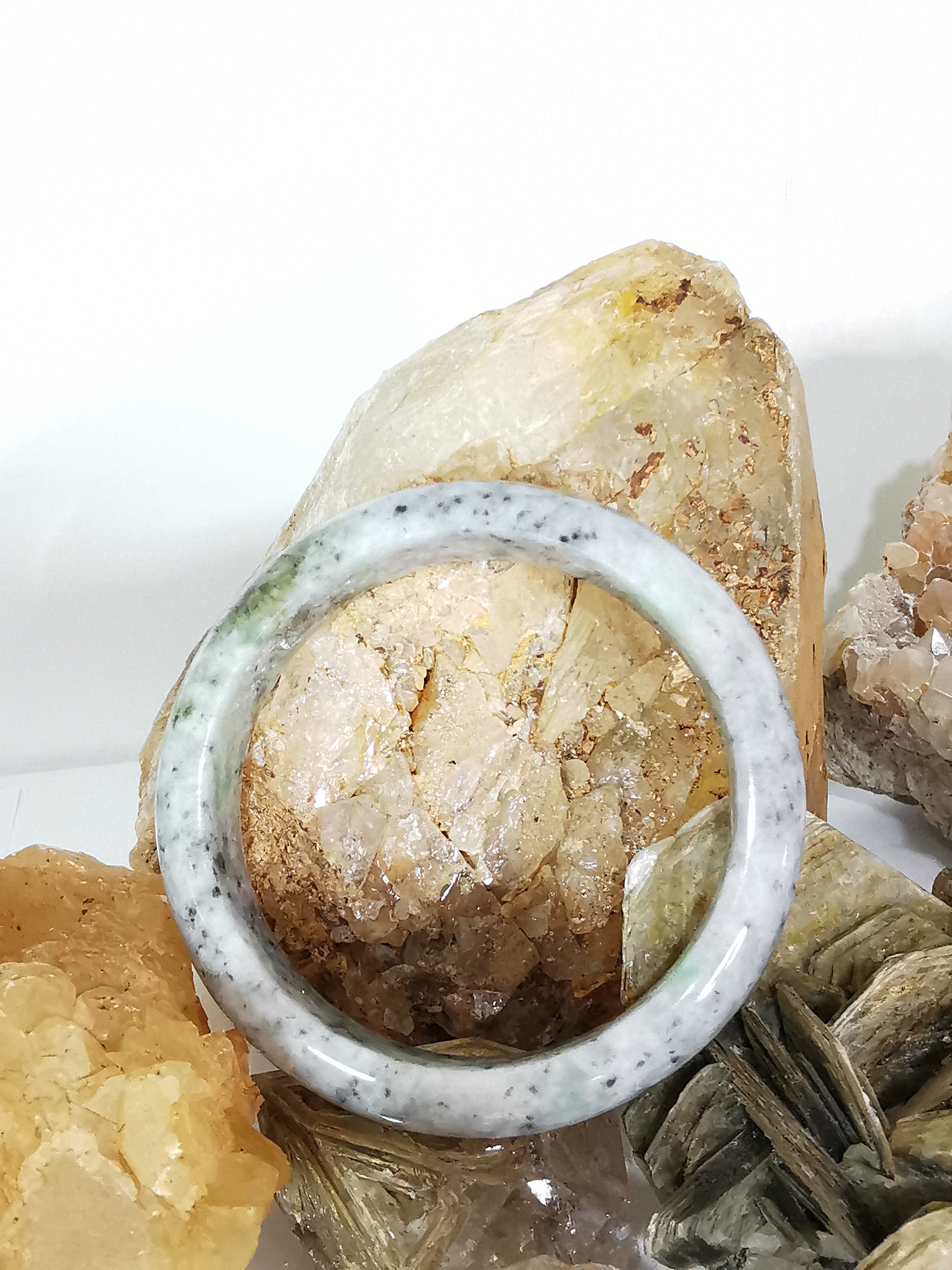 Green Grey White Bangle กำไลหยกเจไดต์แท้ Diameter/ เส้นผ่านศูนย์กลางด้านใน 59 mm.