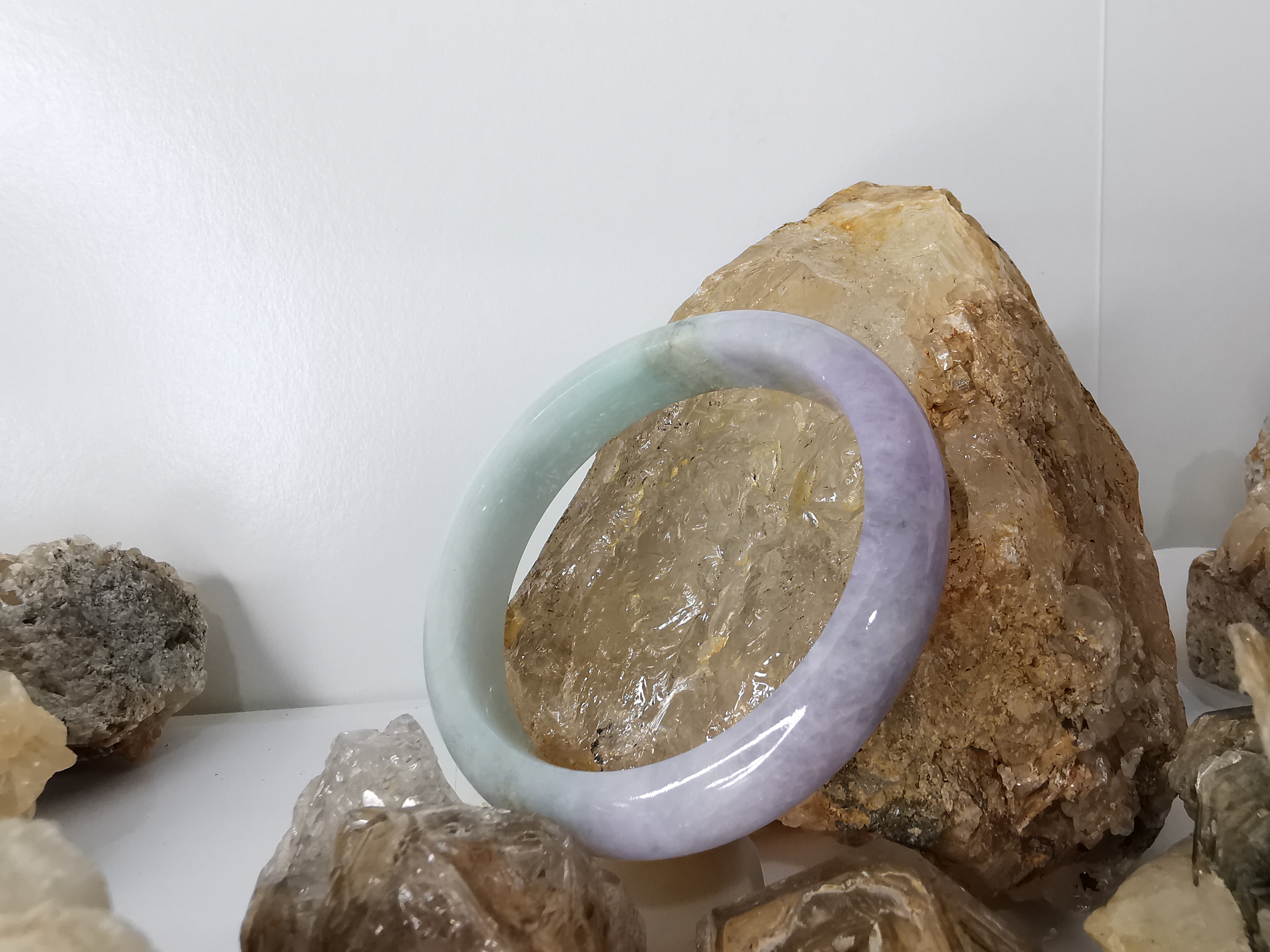 Violet Green Jade Bangle กำไลหยกเจไดต์แท้ Diameter/ เส้นผ่านศูนย์กลางด้านใน 58 mm.