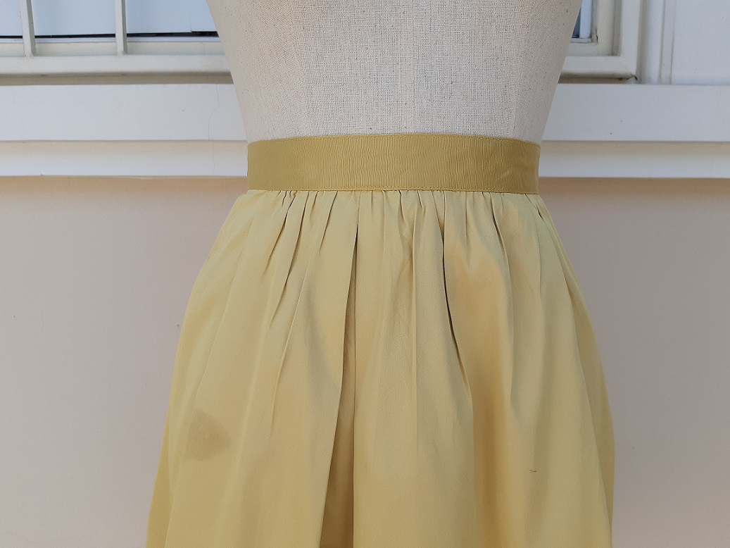 กระโปรงทรงเอสีเหลืองเลม่อน