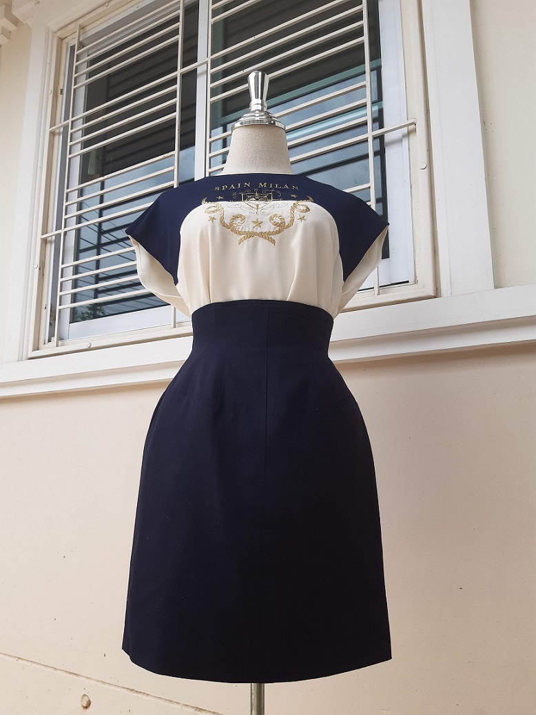 ชุดเซ็ตกระโปรงวินเทจเอวสูงสีกรมท่า กับ เสื้องานปัก navy style