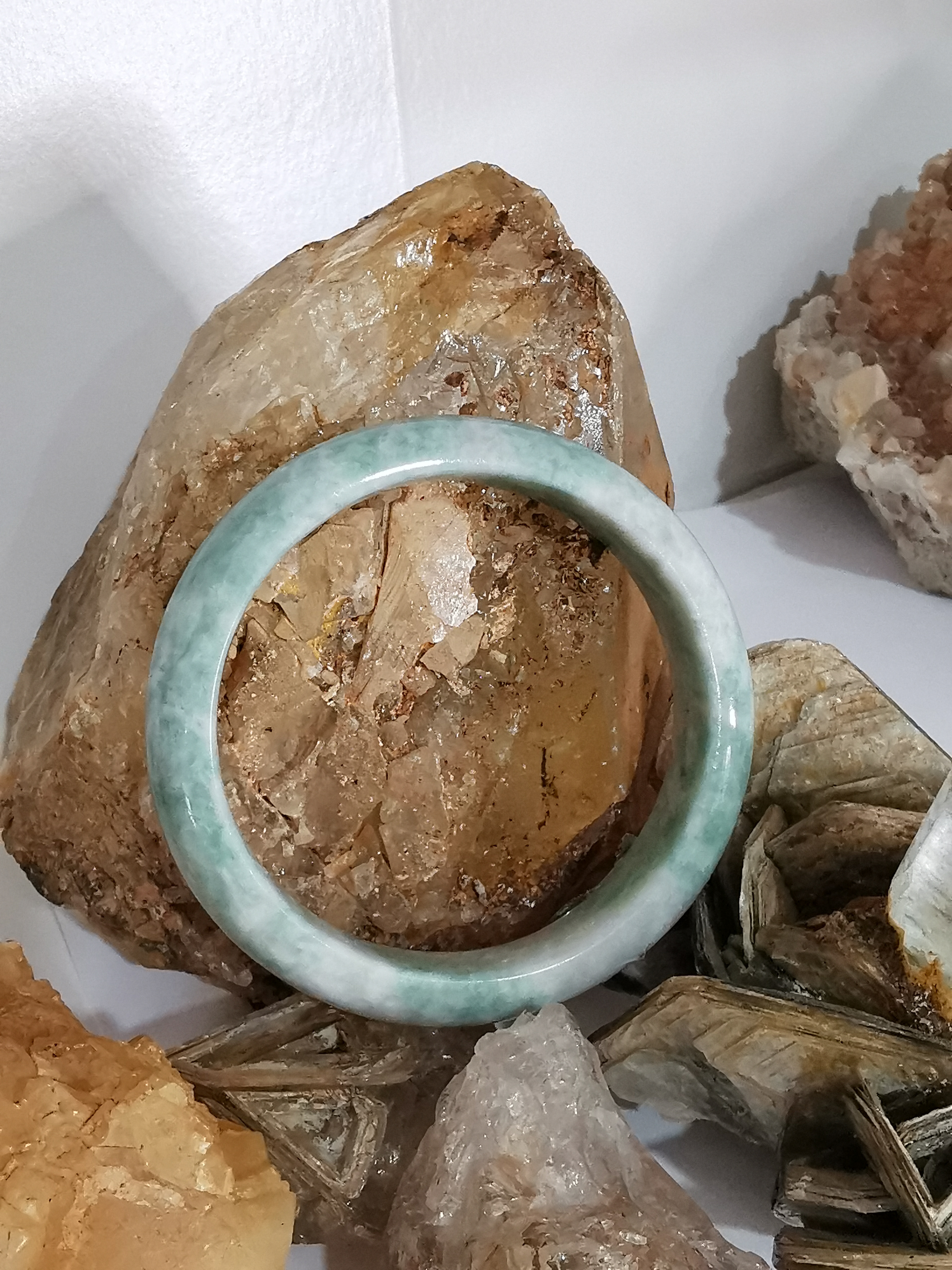 Green White Bangle กำไลหยกเจไดต์แท้ Diameter/ เส้นผ่านศูนย์กลางด้านใน 59 mm.*