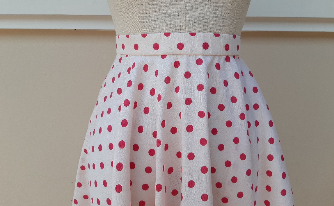 กระโปรงบานลายจุดสีชมพู