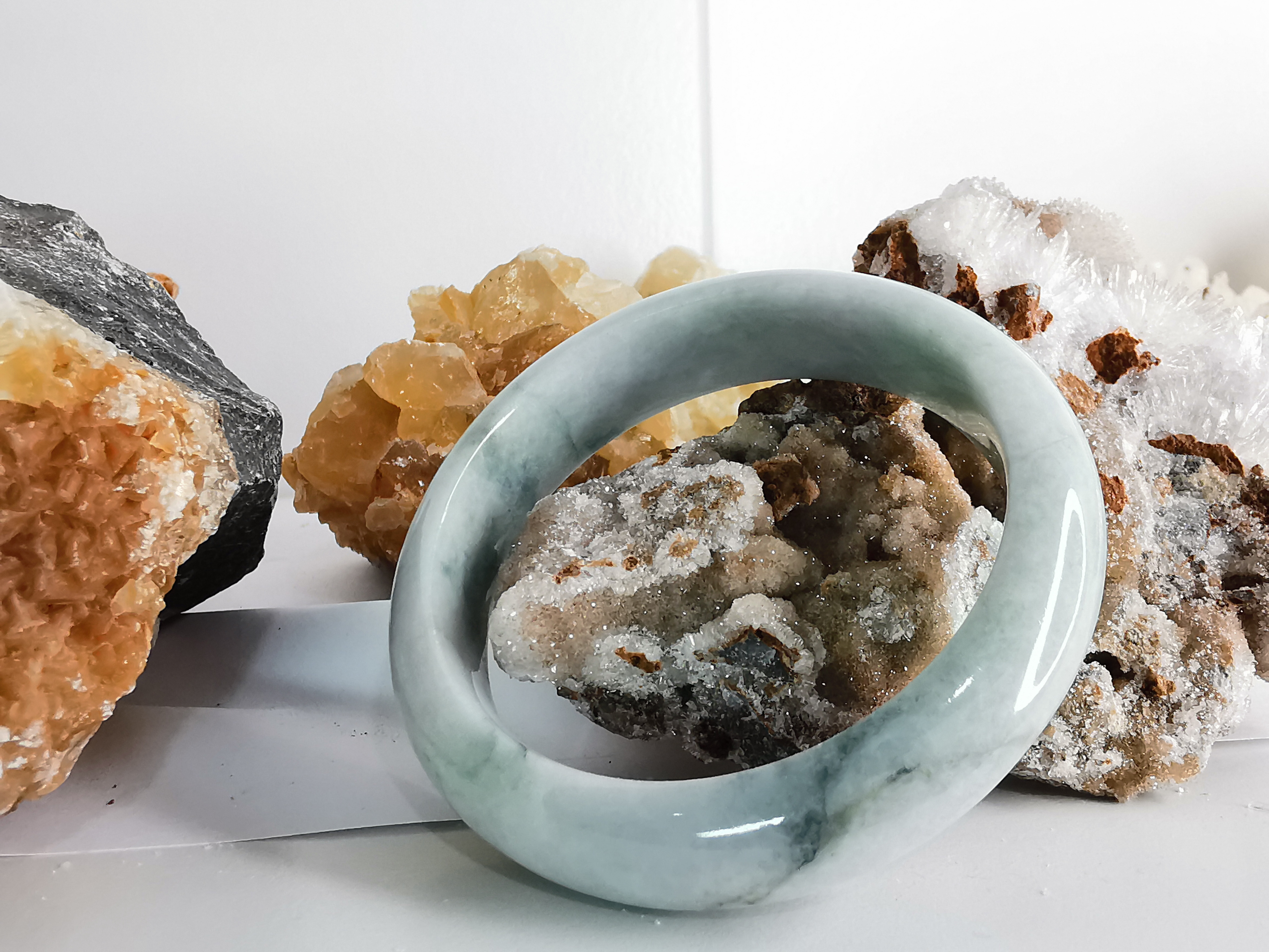 Green White Bangle กำไลหยกเจไดต์แท้ Diameter/ เส้นผ่านศูนย์กลางด้านใน 55 mm.