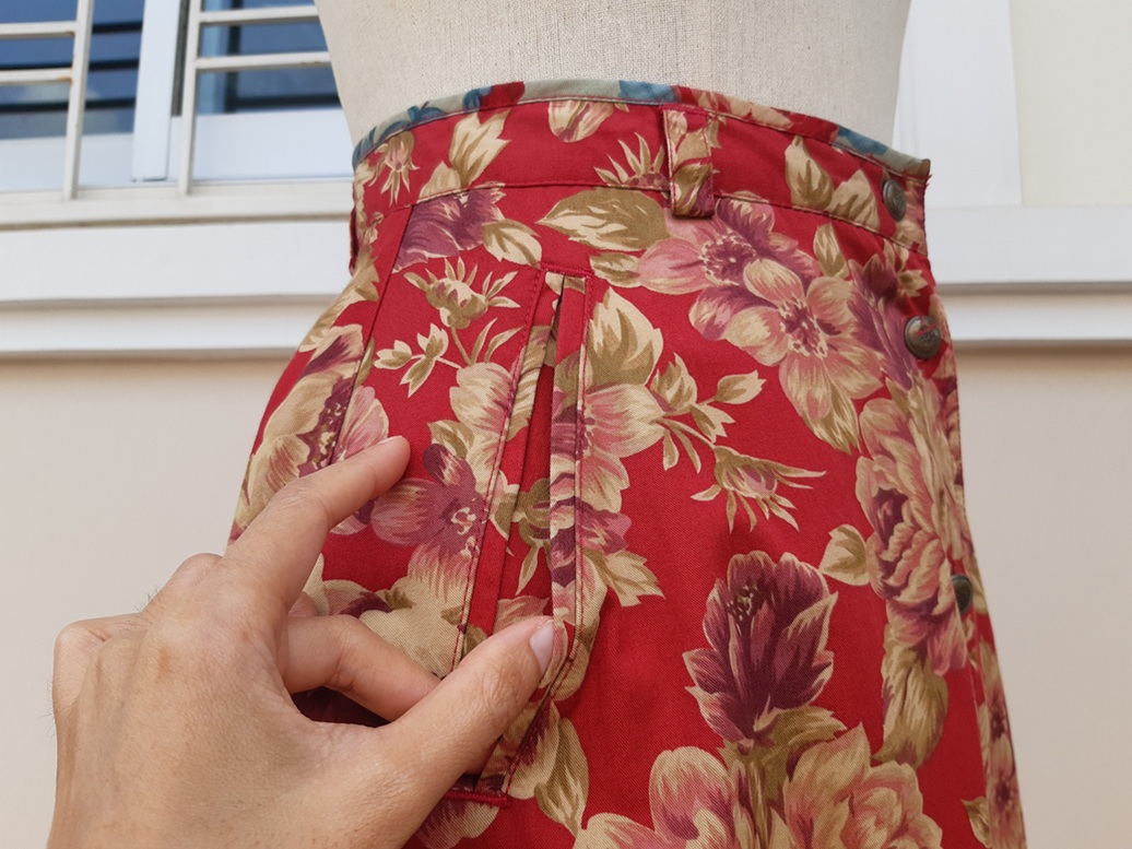 กระโปรงลายดอกกุหลาบแดง งานวินเทจแบรนด์ LizSport หายาก