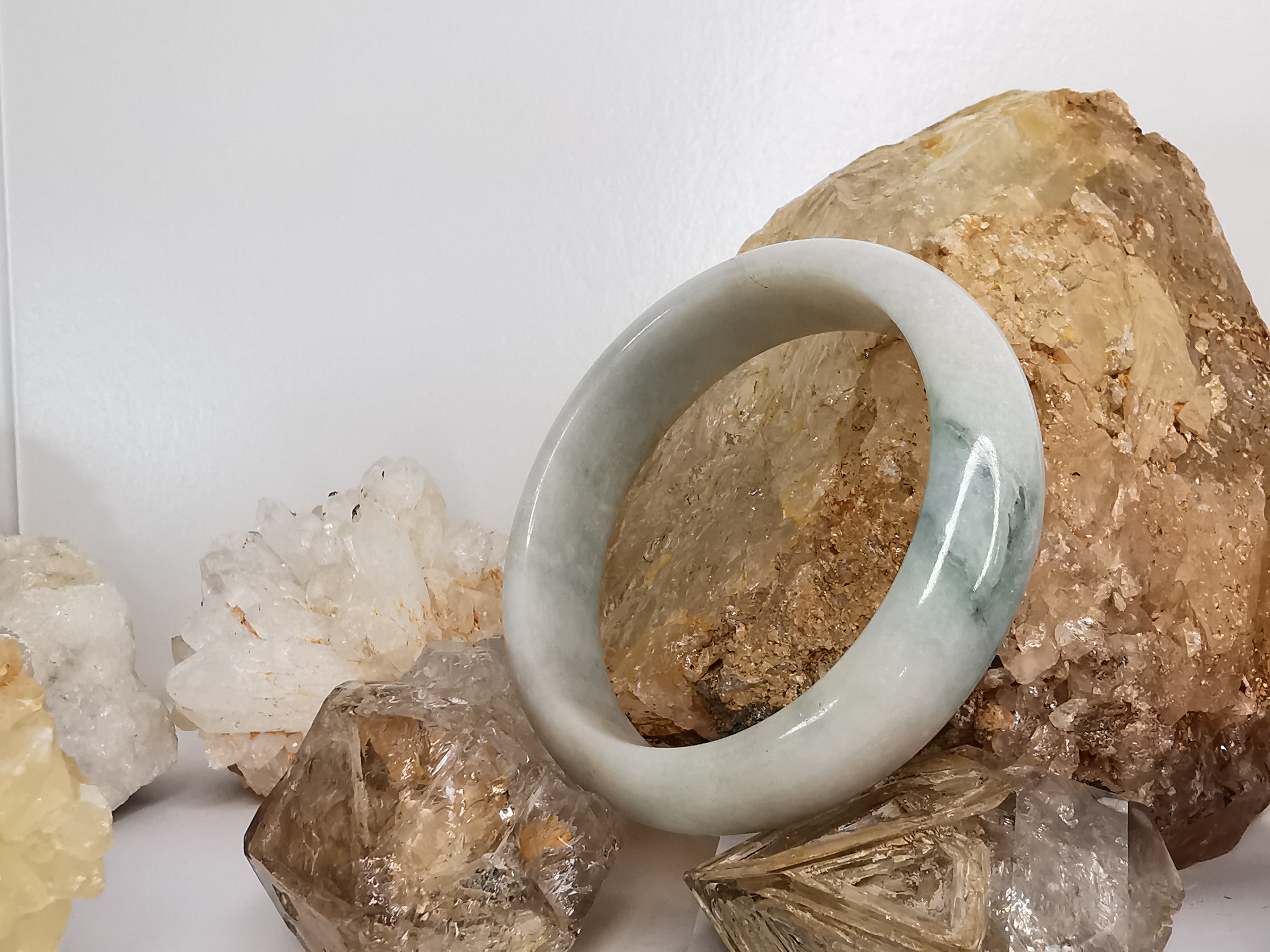 White Green Jade Bangle กำไลหยกเจไดต์แท้ Diameter/ เส้นผ่านศูนย์กลางด้านใน 56 mm.