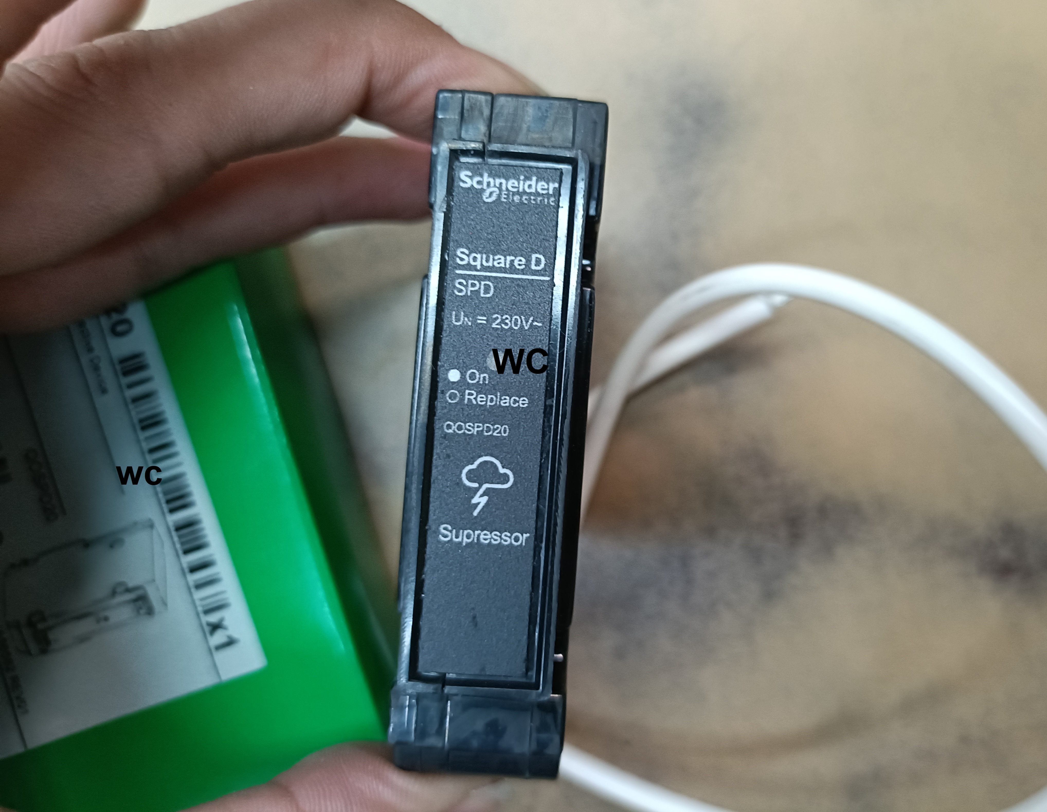 Schneider เสิร์จกันฟ้าผ่า Surge Protective Device รุ่น QOSPD20 อุปกรณ์ป้องกันไฟฟ้า ไฟกระชาก ป้องกันฟ้าผ่า 1 Pole