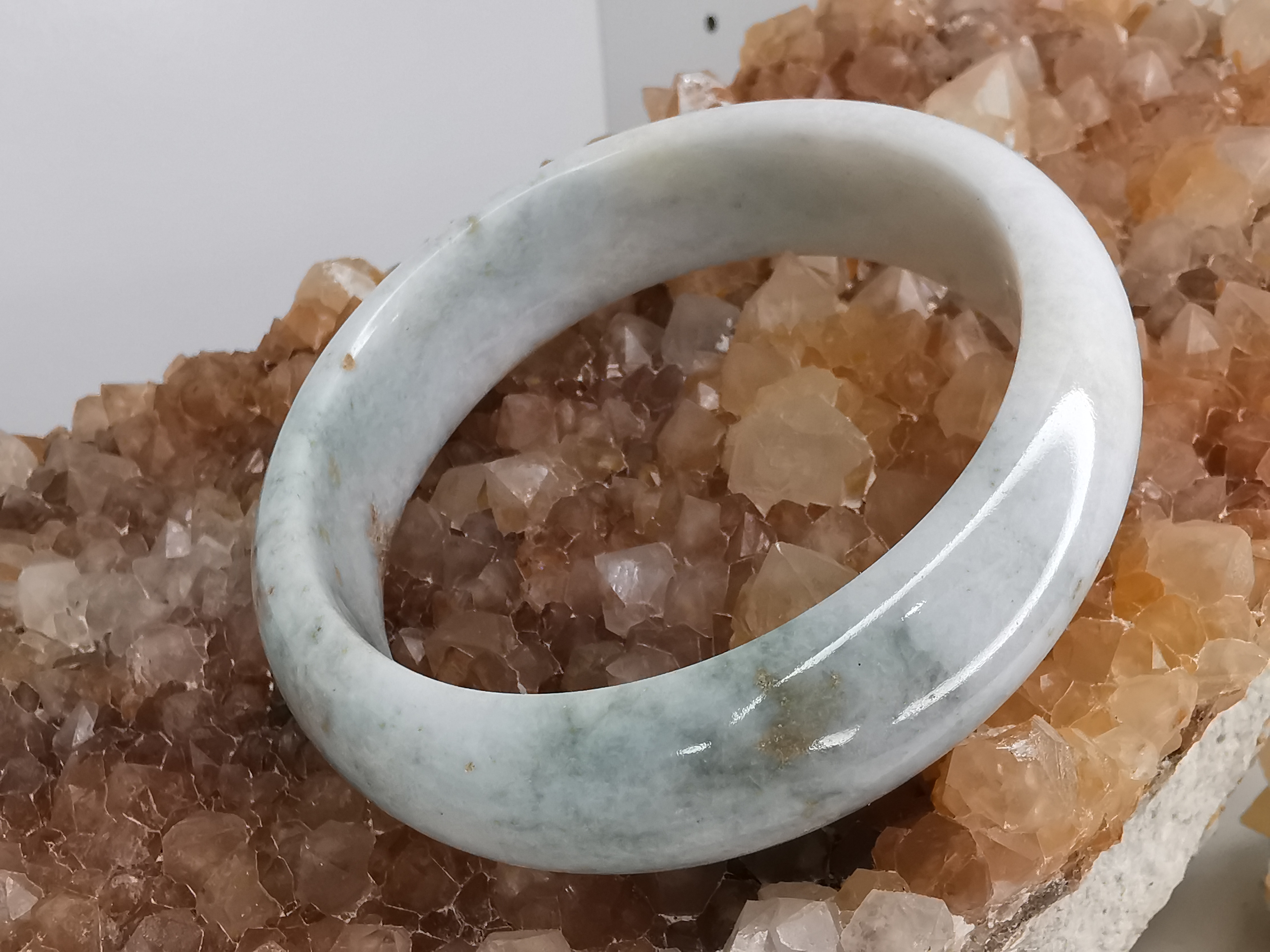 White Green Brown Jade Bangle กำไลหยกเจไดต์แท้ Diameter/ เส้นผ่านศูนย์กลางด้านใน 60 mm.