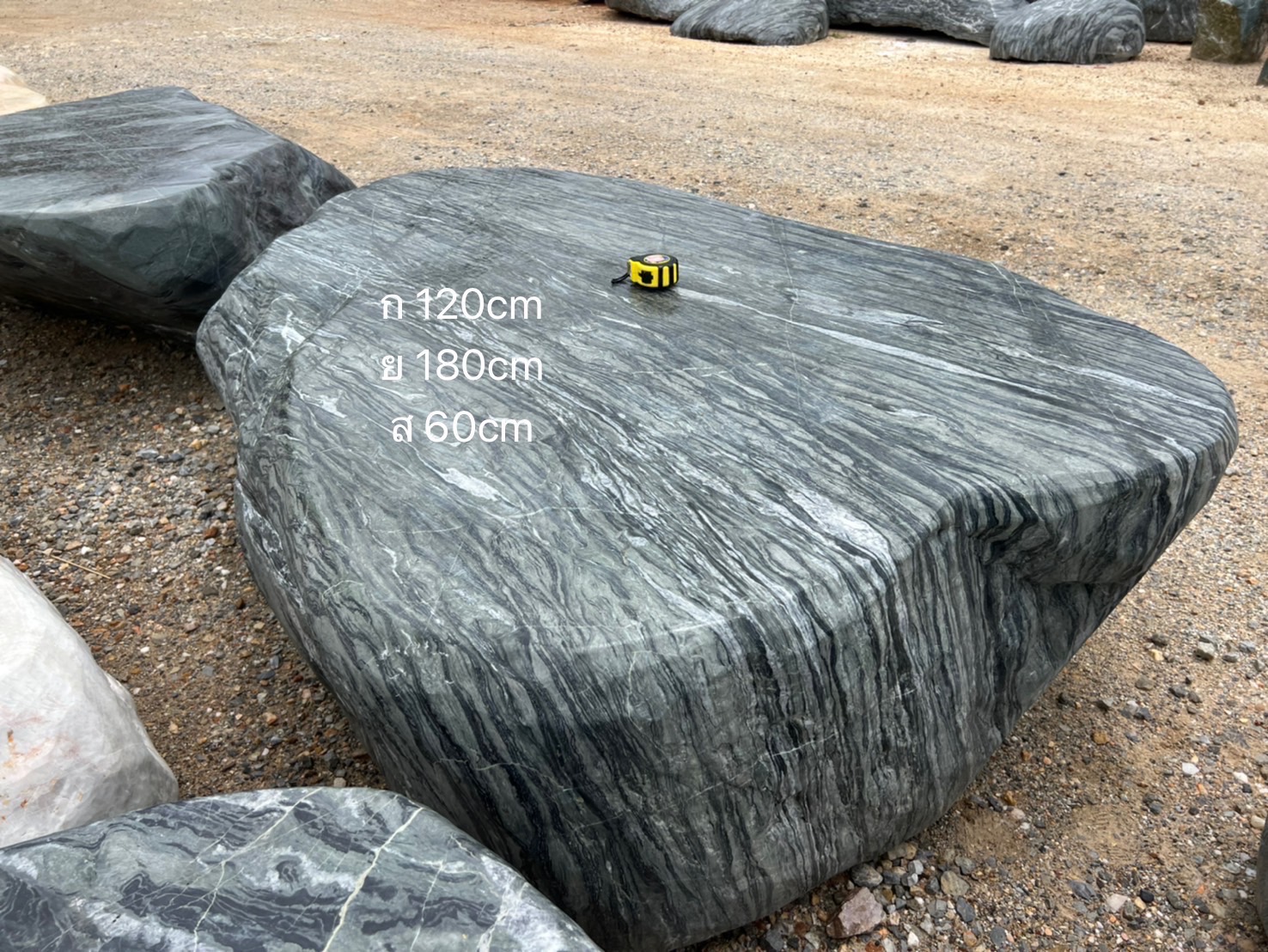 หินดำลายปาดหน้าเรียบ