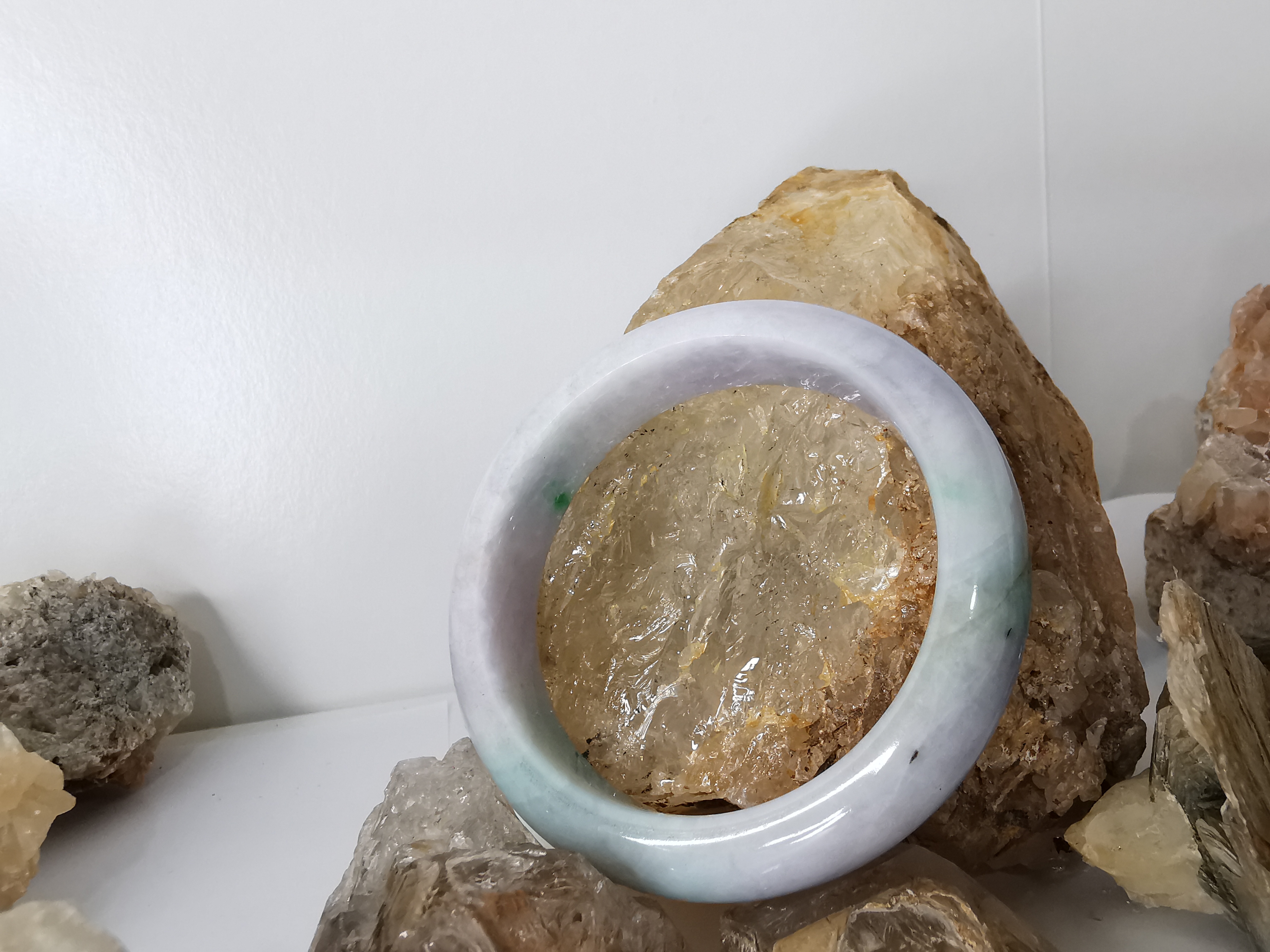 Violet Green Jade Bangle กำไลหยกเจไดต์แท้ Diameter/ เส้นผ่านศูนย์กลางด้านใน 58 mm.