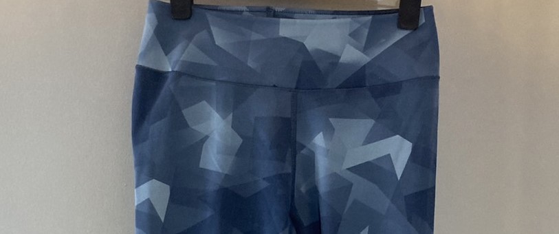 G 220164 กางเกงแลคกิ้งลายคลาสิคสีฟ้า ราคาเช่า 35 บาท ต่อ 1 วัน