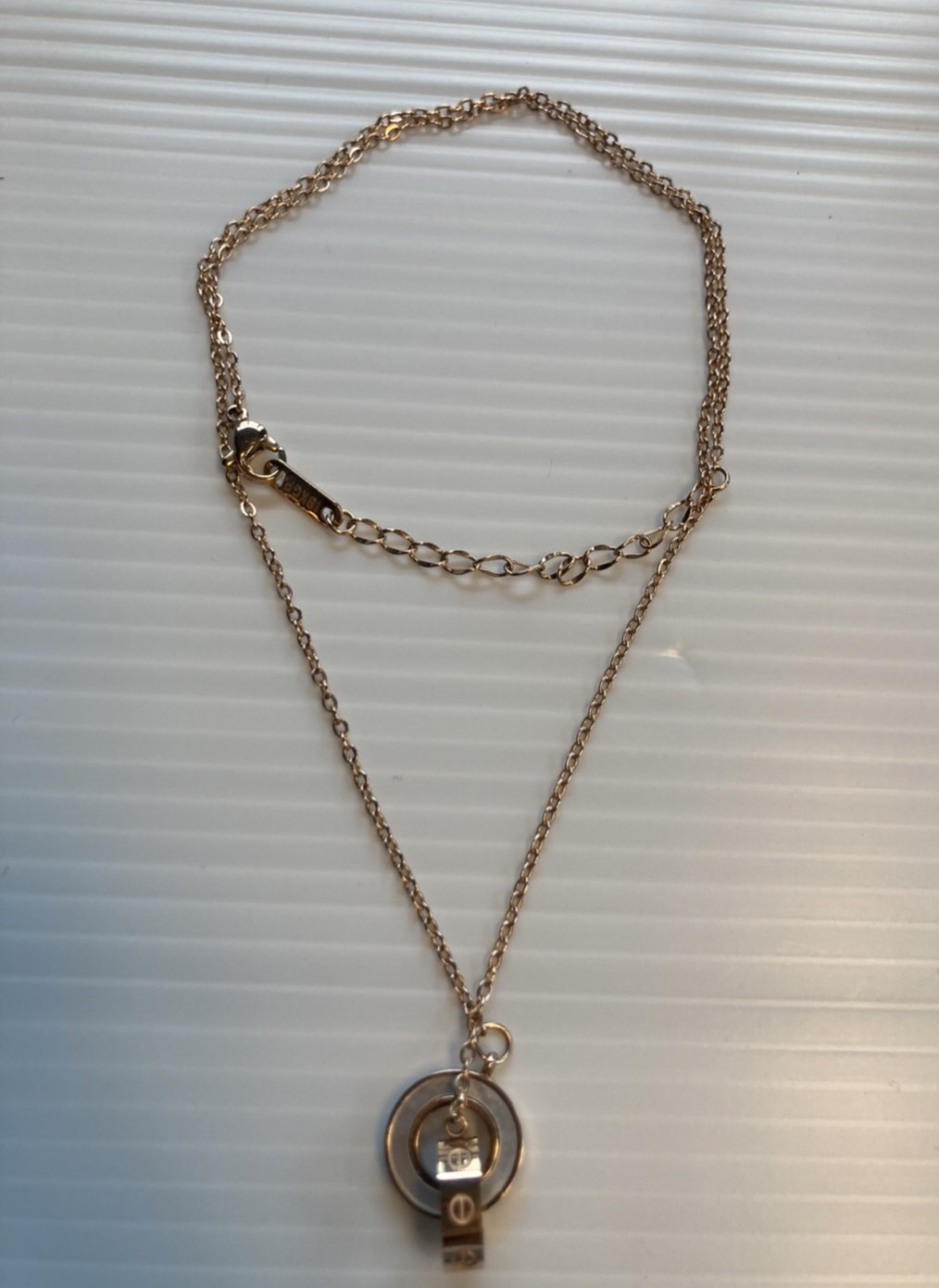 G 210272 สร้อยคอสีทอง(จี้วงกลม) ราคาเช่า 30 บาท ต่อ 1 วัน