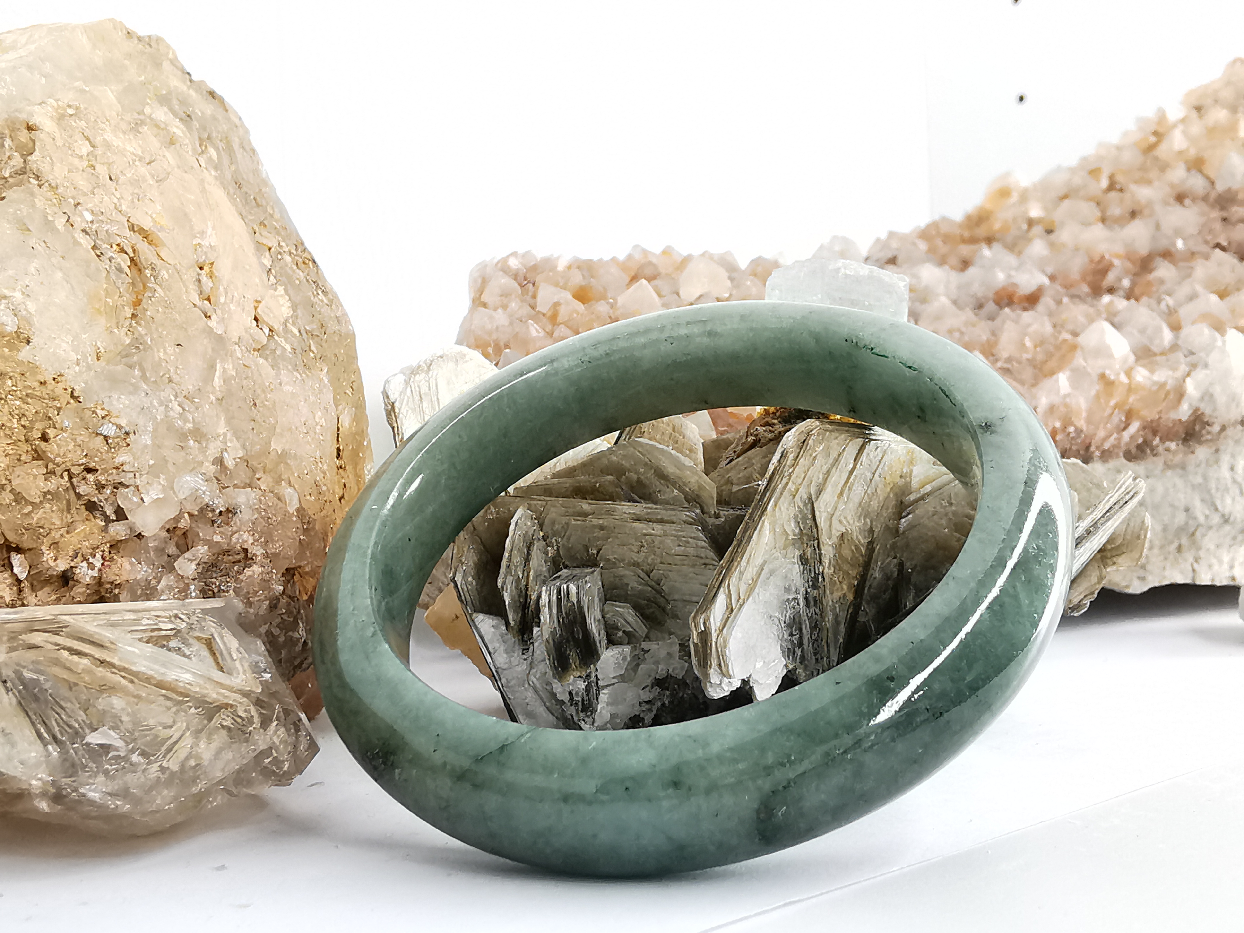 Green Yellow Bangle กำไลหยกเจไดต์แท้ Diameter/ เส้นผ่านศูนย์กลางด้านใน 59 mm.*