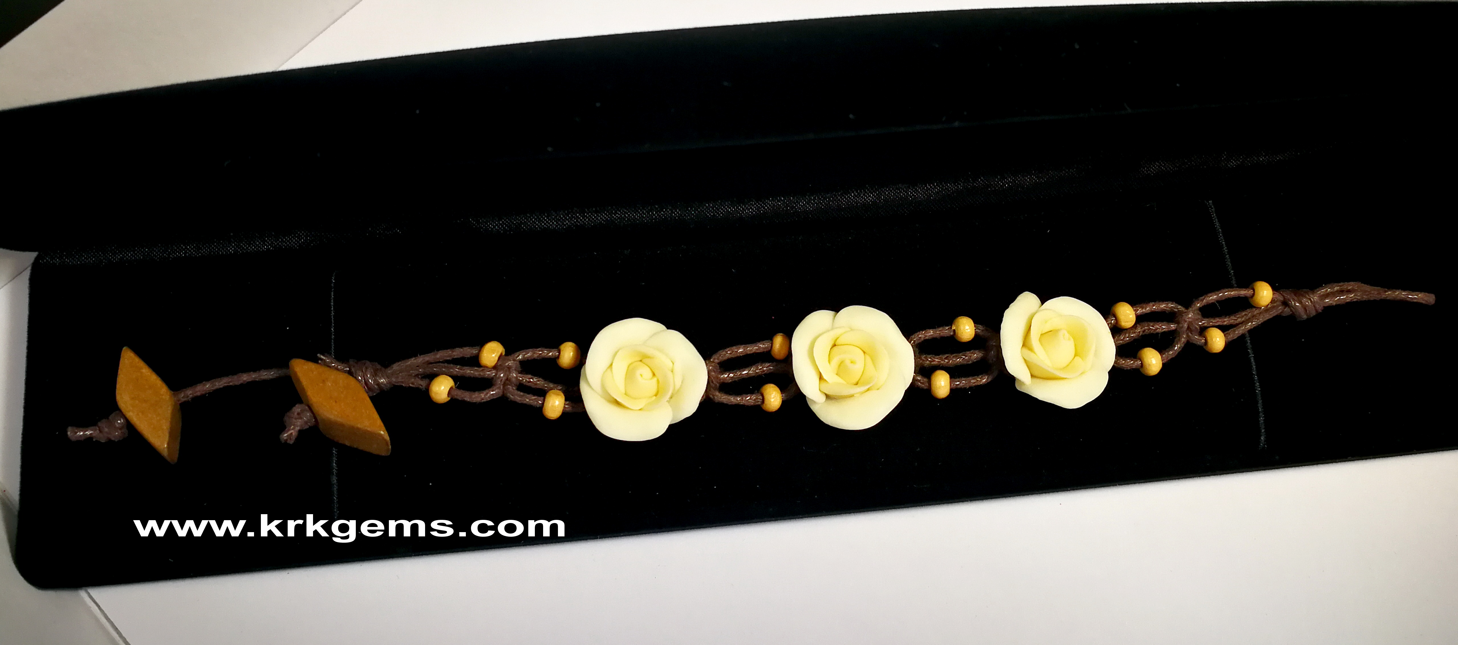 IVORY CREAM 3ROSE HANDMADE CLAY BRACELET
