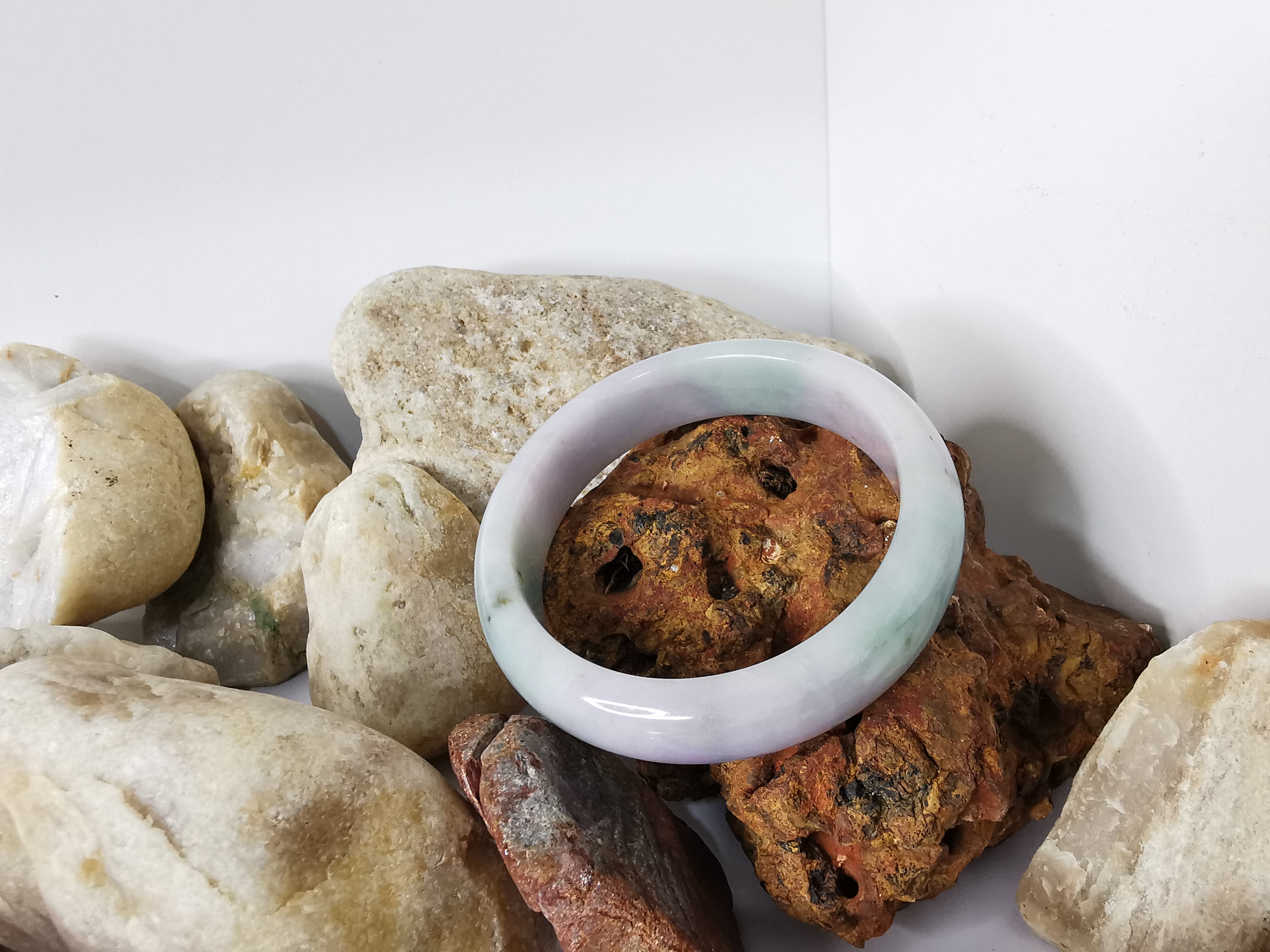 Violet Green Jadeite Bangle กำไลหยกเจไดต์แท้ Diameter/ เส้นผ่านศูนย์กลางด้านใน /size 56 mm.