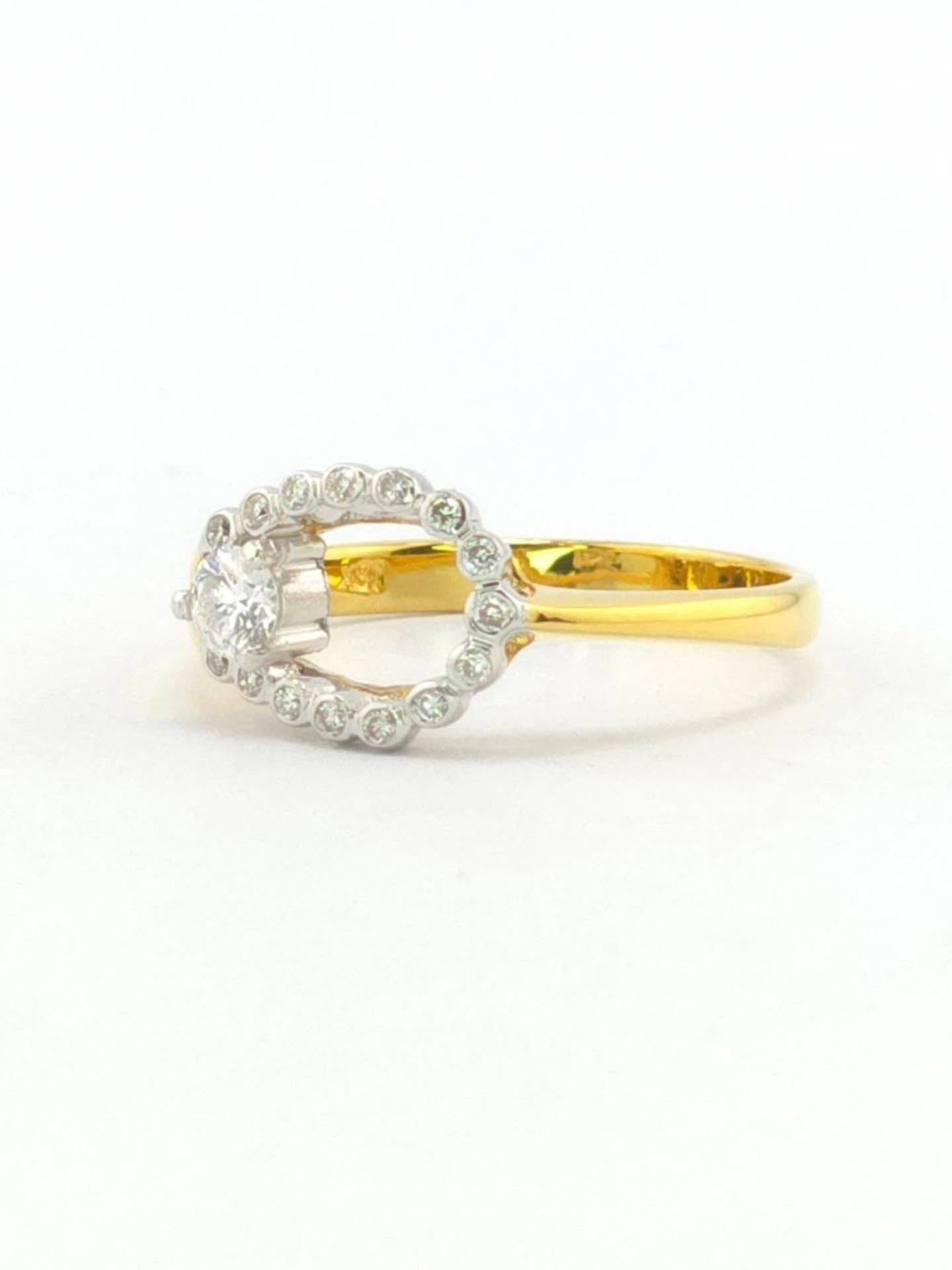 แหวนทองคำ 18K เพชรเกสร 13 ตัง 1 เม็ด 0.5 ตัง 15 เม็ด รวม 20.5 ตัง น้ำ 96-97 ความสะอาด vvs-vs ไซส์ 49 หน้ากว้าง 7.5 มิล น้ำหนัก 2.04 กรัม ราคา 7,500.-(Net)