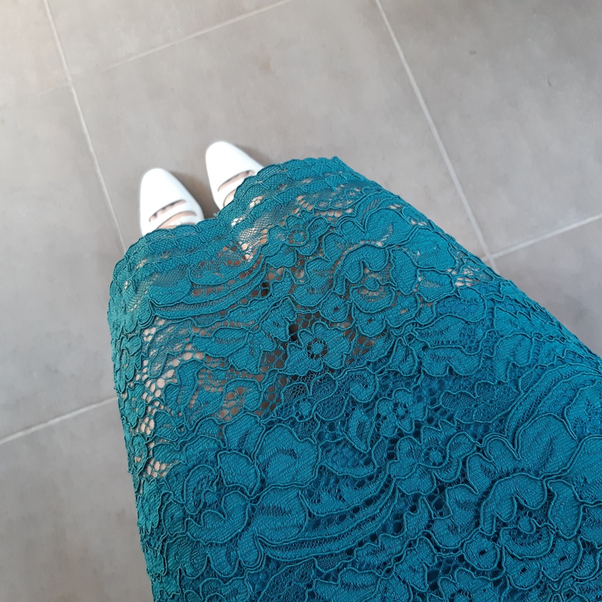 กระโปรงลูกไม้สีเขียวทรงเอ แบรนด์ GU