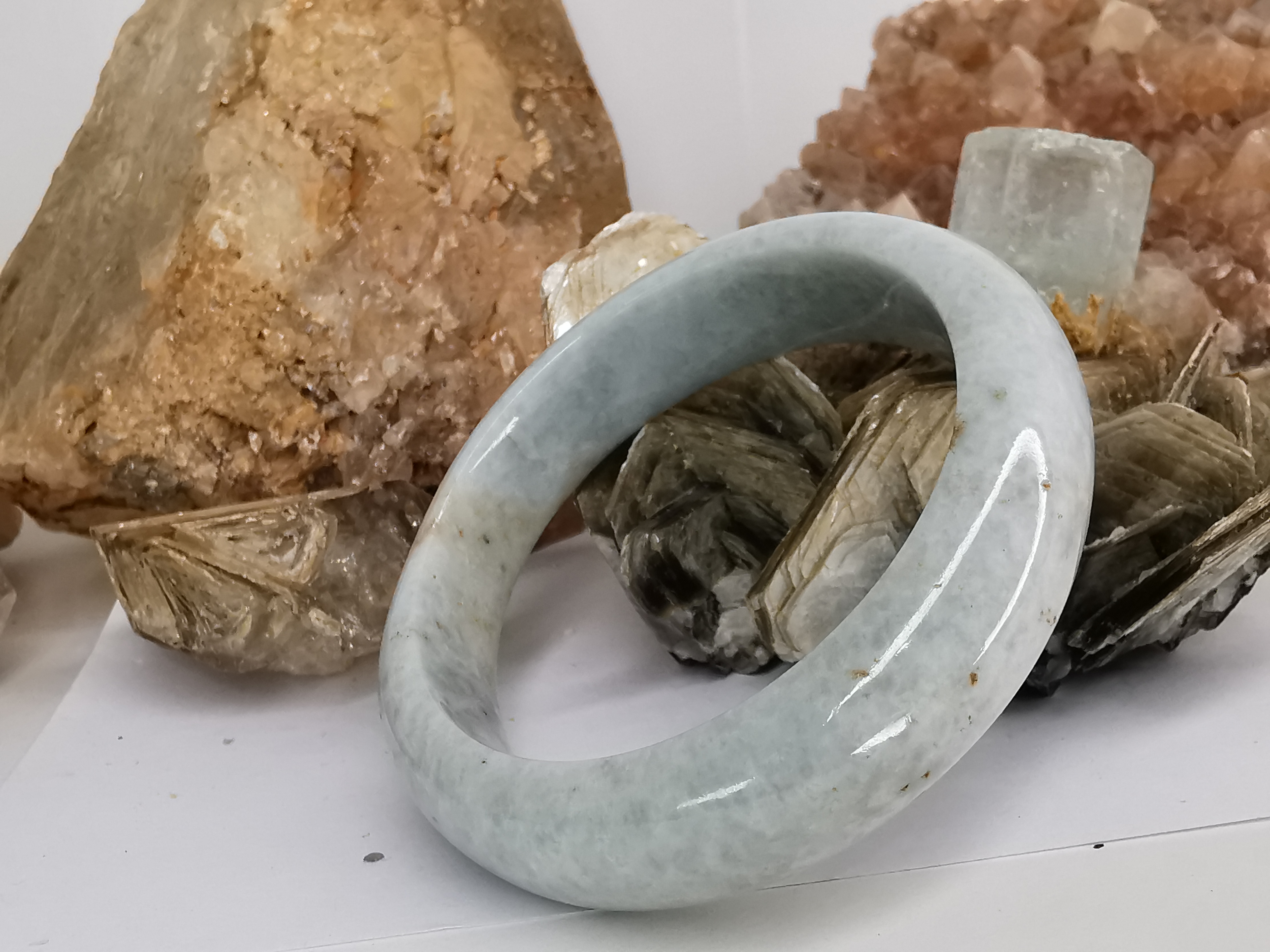 White Green Jade Bangle กำไลหยกเจไดต์แท้ Diameter/ เส้นผ่านศูนย์กลางด้านใน 55 mm.