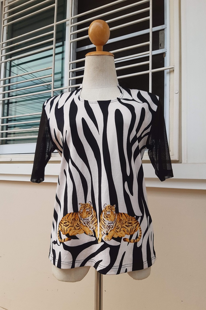 เสื้อคอกลมวินเทจลายเสือ ผ้ายืดเด้งๆ