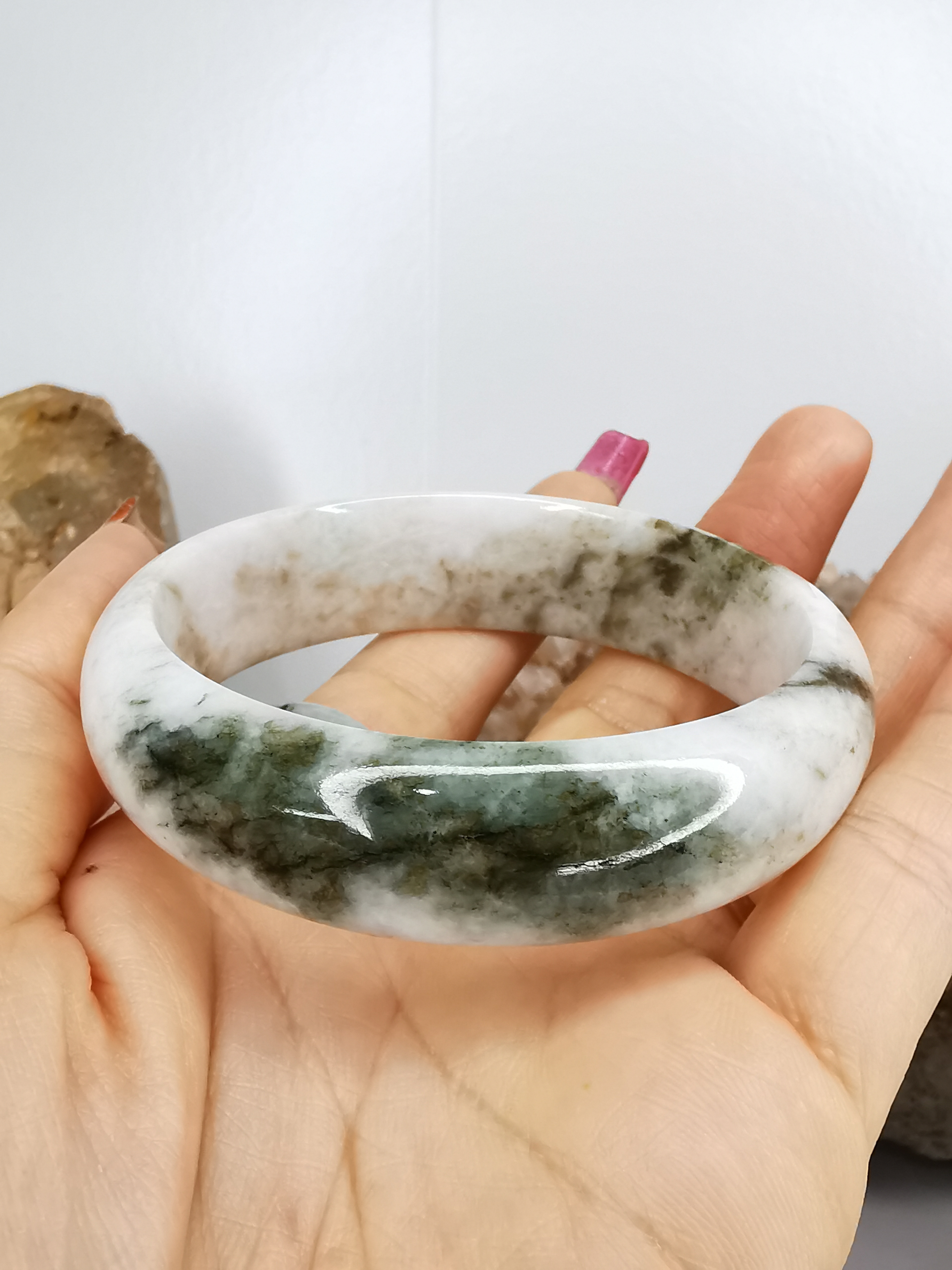 Green White Jade Bangle กำไลหยกเจไดต์แท้ Diameter/ เส้นผ่านศูนย์กลางด้านใน 59 mm.