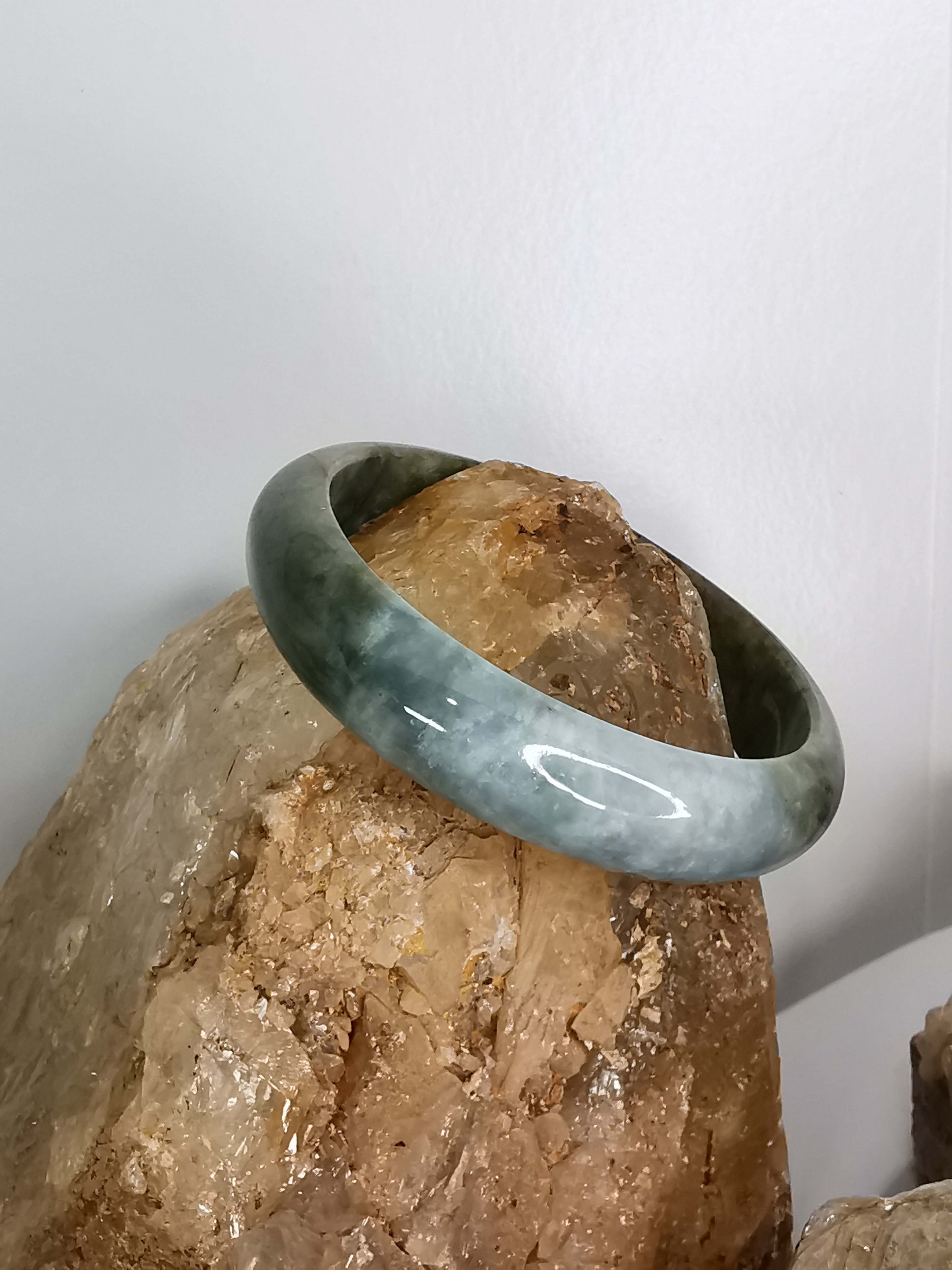 Green White Yellow Bangle กำไลหยกเจไดต์แท้ Diameter/ เส้นผ่านศูนย์กลางด้านใน 58 mm.