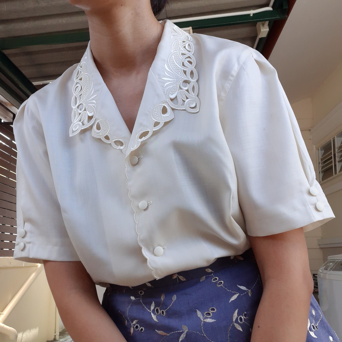 เสื้อเชิ้ตวินเทจ ปกคอฉลุลายสวย