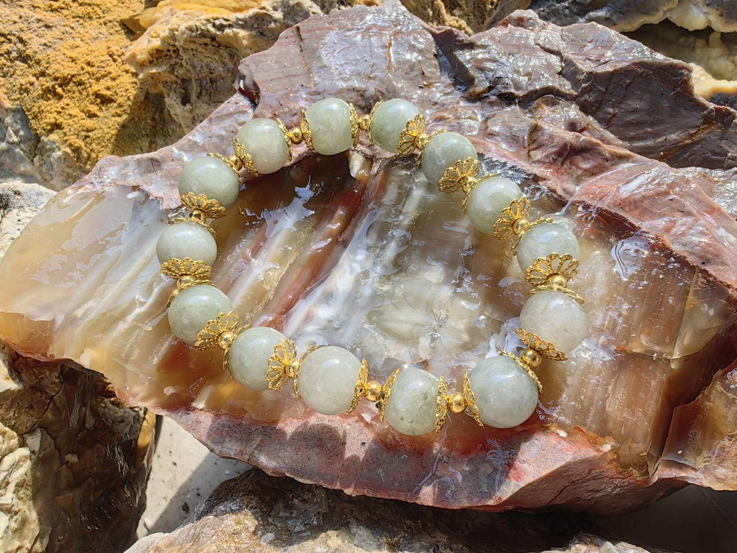 Burmese Jadeite Bracelets (Light Green) Round 10 mm. Flower Gold Plated กำไลข้อมือหยกพม่า เขียวอ่อน กลม 10 mm. คั่นดอกไม้ทอง Free Size